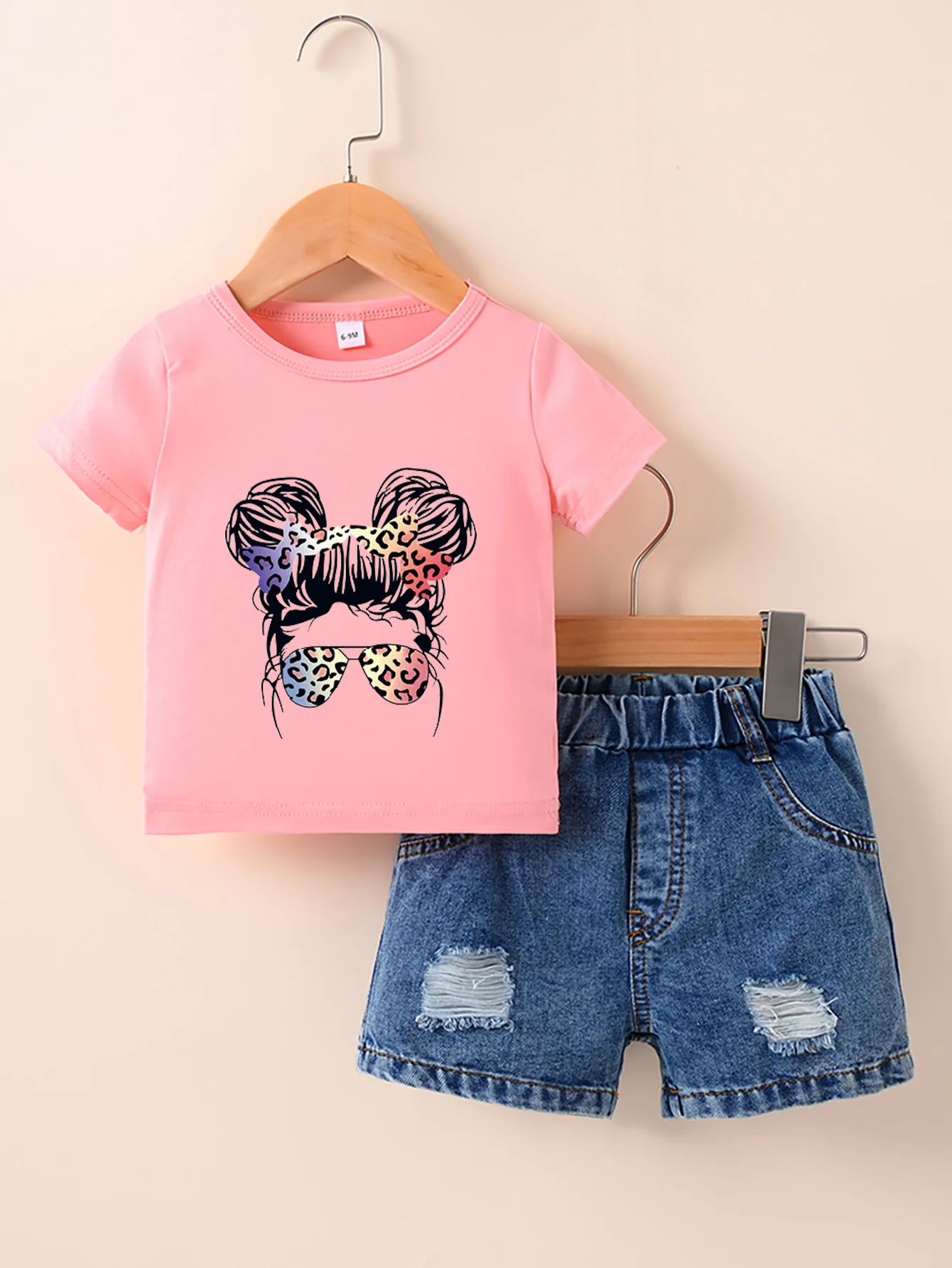 New Boys and Girls Short sleeved Pink T-shirt Round Neck Pullover+Denim shorts set
New Boys and Girls Short sleeved Pink T-shirt Round Neck Pullover+Denim shorts set