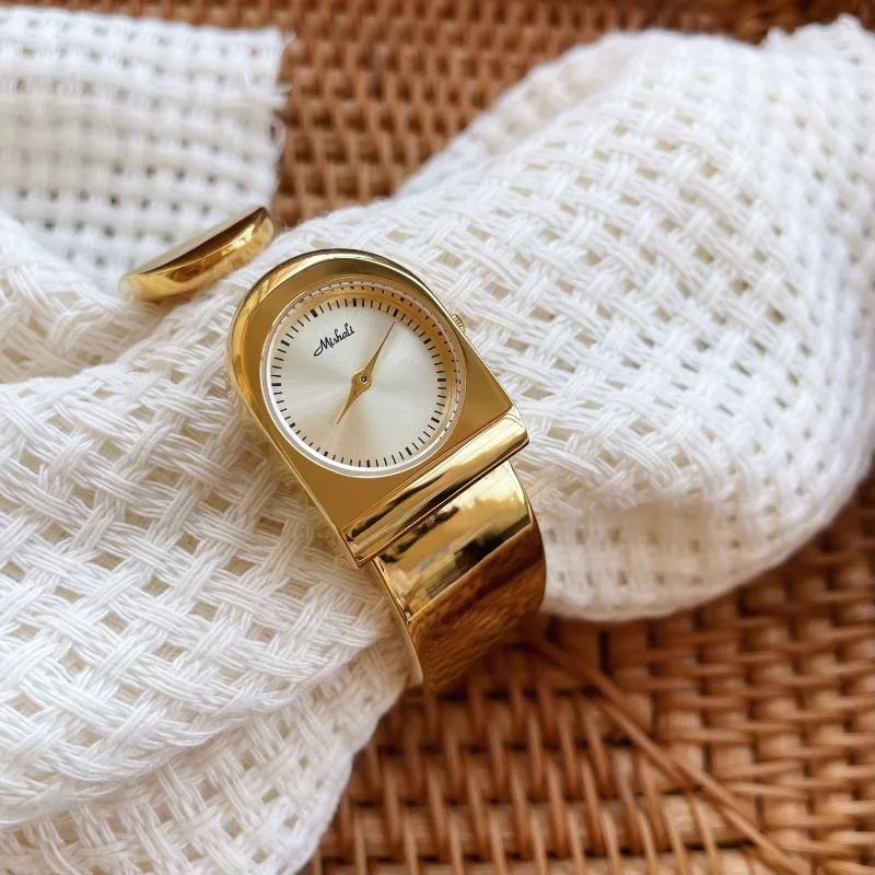 Новые модные женские часы 2026 года, из нержавеющей стали, водонепроницаемые, браслетного типа, кварцевые, в подарочной упаковке, подходят для подарков
Новые модные женские часы 2026 года, из нержавеющей стали, водонепроницаемые, браслетного типа, кварцевые, в подарочной упаковке, подходят для подарков