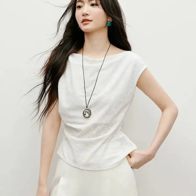 White T-shirt Summer New Women's Butterfly Texture Waist Swing Collar Temperament Top
White T-shirt Summer New Women's Butterfly Texture Waist Swing Collar Temperament Top