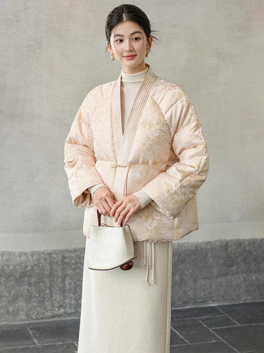 Женская утепленная пуховая куртка с цветочной вышивкой в традиционном китайском стиле, теплая зимняя верхняя одежда из полиэстера с V-образным вырезом
Женская утепленная пуховая куртка с цветочной вышивкой в традиционном китайском стиле, теплая зимняя верхняя одежда из полиэстера с V-образным вырезом