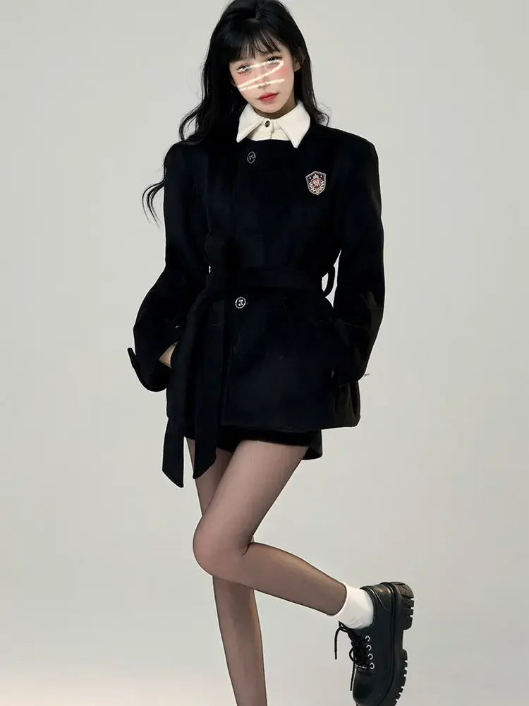 NIGGEEY Autumn Preppy Style Clip Cotton Tweed Jacket Women Black Vintage Thickened Suit Jacket Woolen Coat Shorts 2-piece Set
NIGGEEY Autumn Preppy Style Clip Cotton Tweed Jacket Women Black Vintage Thickened Suit Jacket Woolen Coat Shorts 2-piece Set