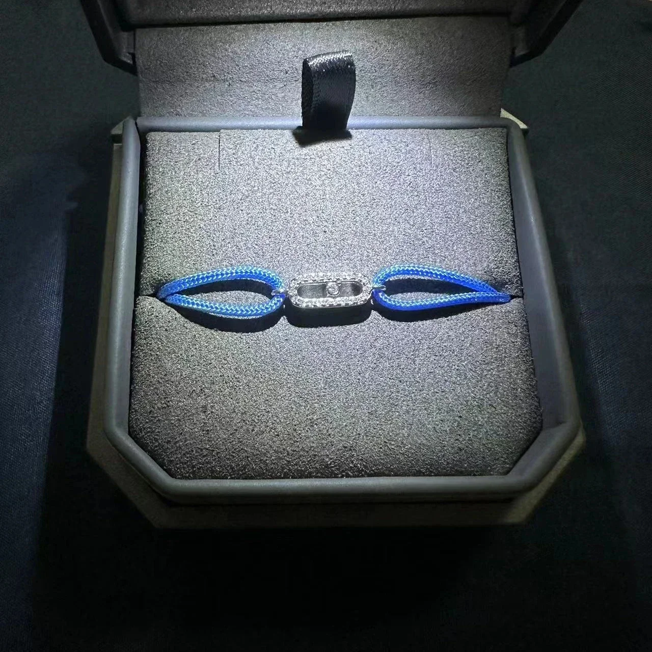 HY 2025 Новый популярный женский браслет-кольцо из стерлингового серебра 925 пробы с одним бриллиантом. Пара счастливых красных веревок. Мобильные бриллианты 
HY 2025 Новый популярный женский браслет-кольцо из стерлингового серебра 925 пробы с одним бриллиантом. Пара счастливых красных веревок. Мобильные бриллианты