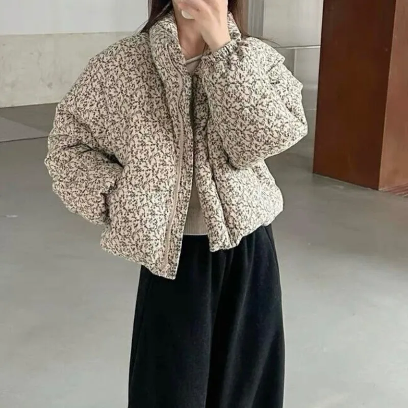 Short Style Cotton Coat Woman Autumn/Winter 2025 Standing Collar Floral Thick Sweater for Petite Girls Bohemian-style Coat Trend
Short Style Cotton Coat Woman Autumn/Winter 2025 Standing Collar Floral Thick Sweater for Petite Girls Bohemian-style Coat Trend