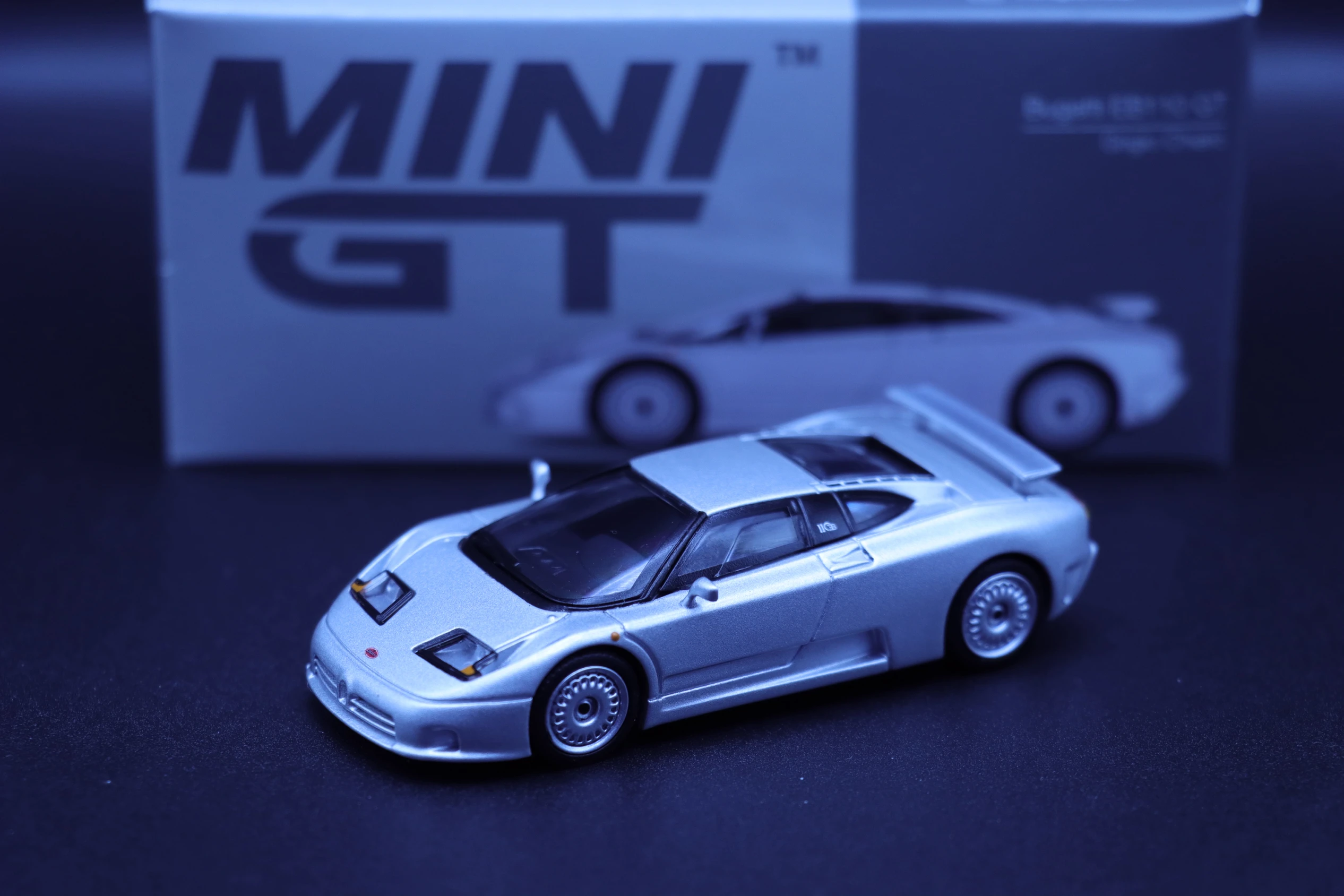 Коллекционная модель автомобиля Bugatti EB110 GT Grigio Chiaro MINI GT 1/64 #704 из литого сплава
Коллекционная модель автомобиля Bugatti EB110 GT Grigio Chiaro MINI GT 1/64 #704 из литого сплава