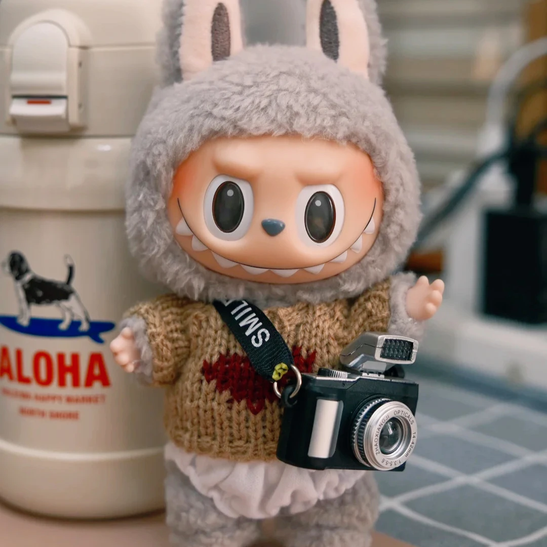 Miniature SLR Camera for Labubu and Idol Dolls Charming Dollhouse Display Accessory
Miniature SLR Camera for Labubu and Idol Dolls Charming Dollhouse Display Accessory