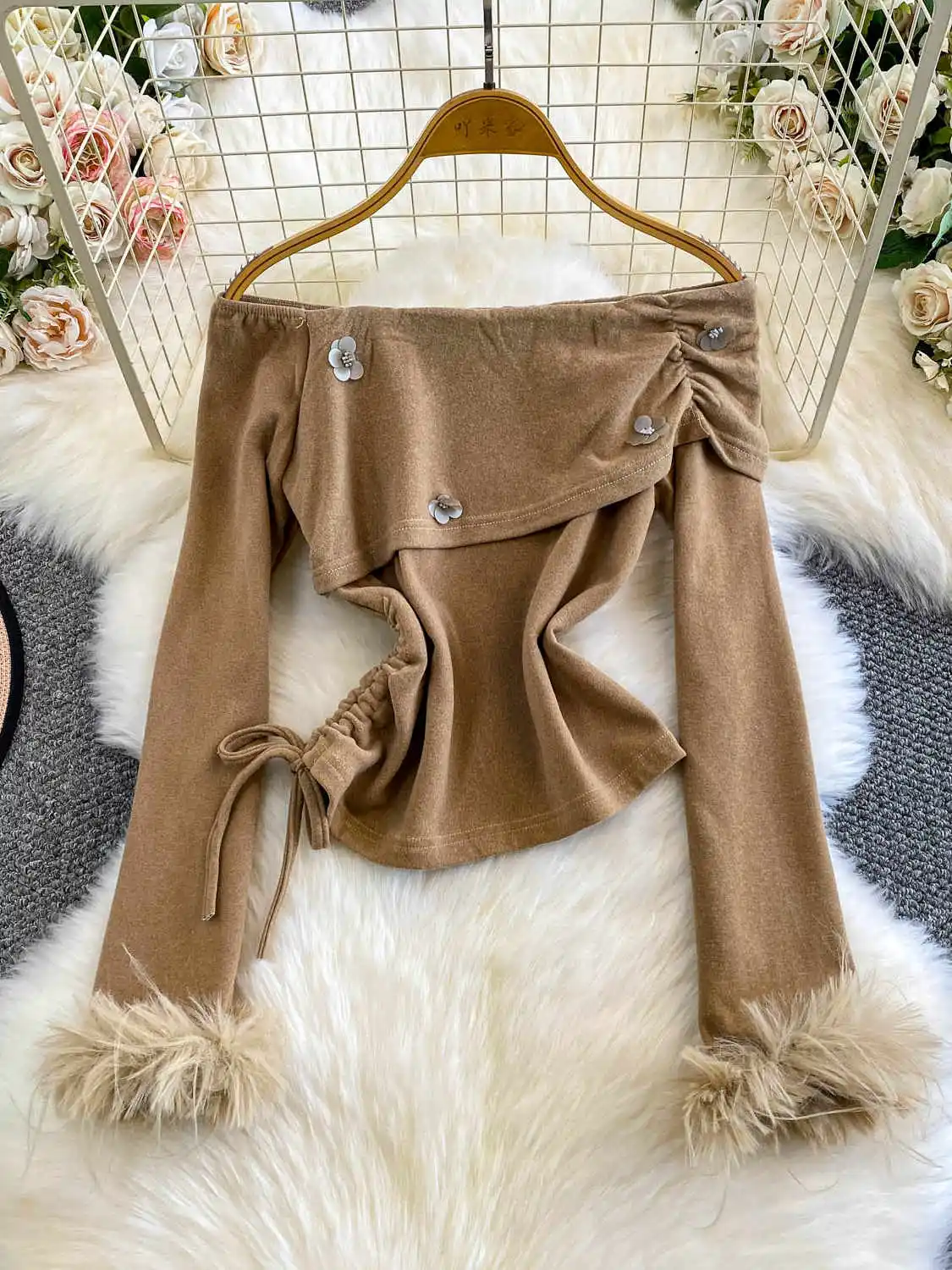 Женская светло-коричневая футболка с вырезом в стиле Харадзюку Y2k Gyaru, футболка, эстетический винтажный замшевый лоскутный топ 2000-х годов с длинными рукавами
Женская светло-коричневая футболка с вырезом в стиле Харадзюку Y2k Gyaru, футболка, эстетический винтажный замшевый лоскутный топ 2000-х годов с длинными рукавами