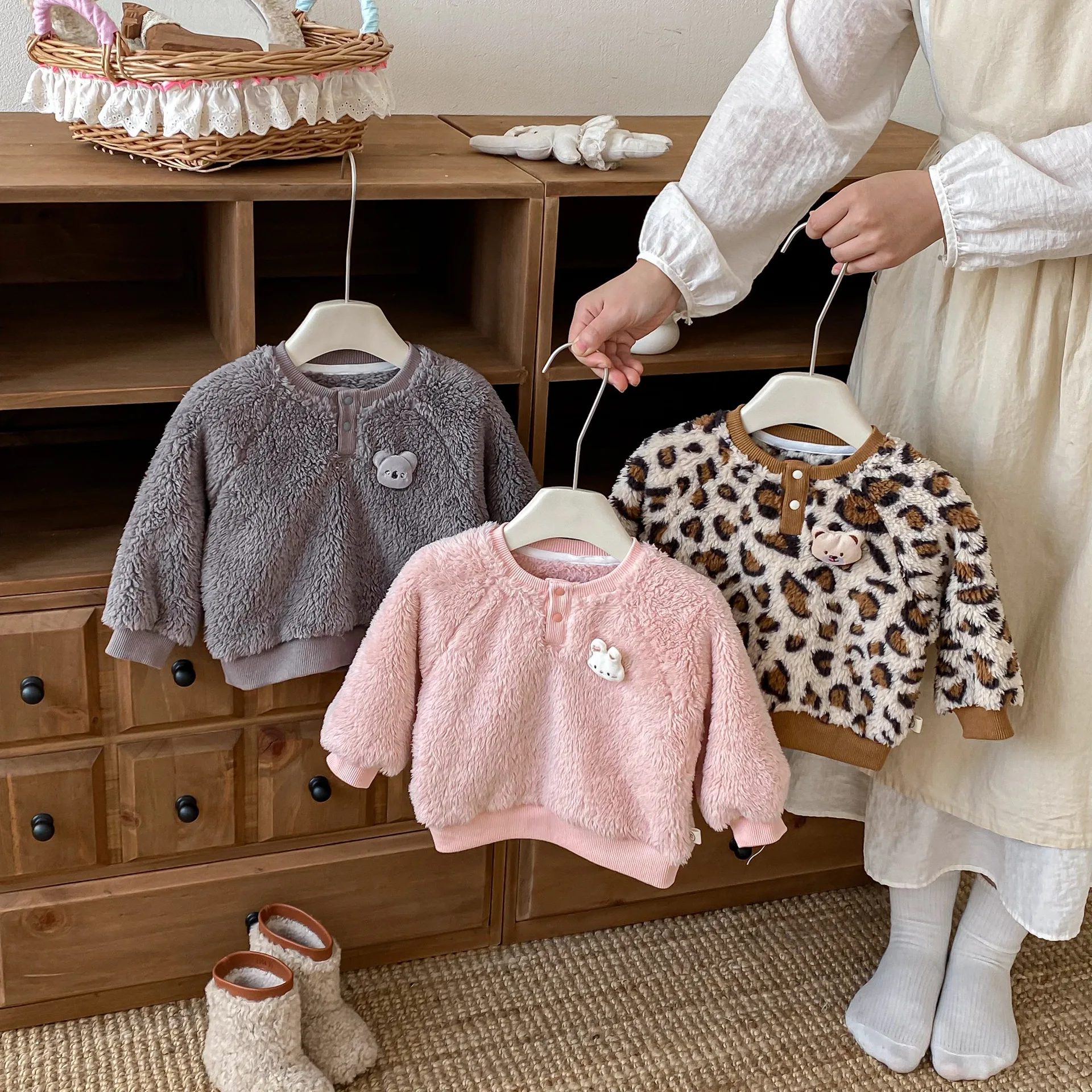 2025 Winter Thickened Kids Sweatshirt Cartoon Leopard Print Double-sided Fleece Warm Pullover for 0-5Y Boys Girls Children's Top 
2025 Winter Thickened Kids Sweatshirt Cartoon Leopard Print Double-sided Fleece Warm Pullover for 0-5Y Boys Girls Children's Top