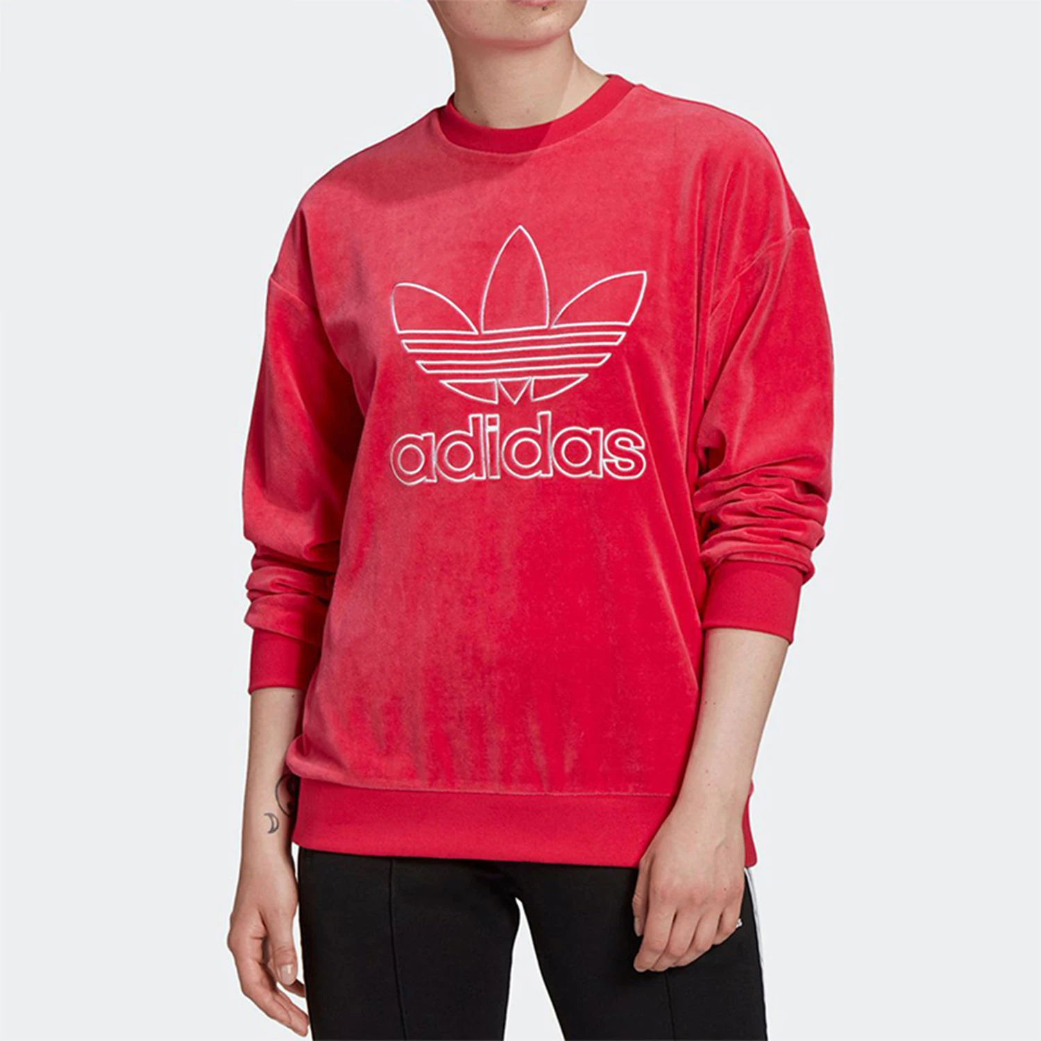 Женская вельветовая толстовка Adidas Originals Trefoil с круглым вырезом, комфортная, повседневная, GI7454
Женская вельветовая толстовка Adidas Originals Trefoil с круглым вырезом, комфортная, повседневная, GI7454