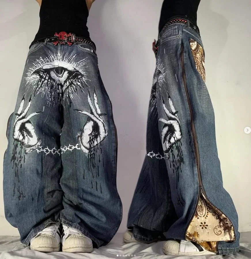 Американские ретро потертые джинсы на молнии с завязками для мужчин и женщин, новые свободные широкие брюки унисекс в стиле хип-хоп с граффити
Американские ретро потертые джинсы на молнии с завязками для мужчин и женщин, новые свободные широкие брюки унисекс в стиле хип-хоп с граффити