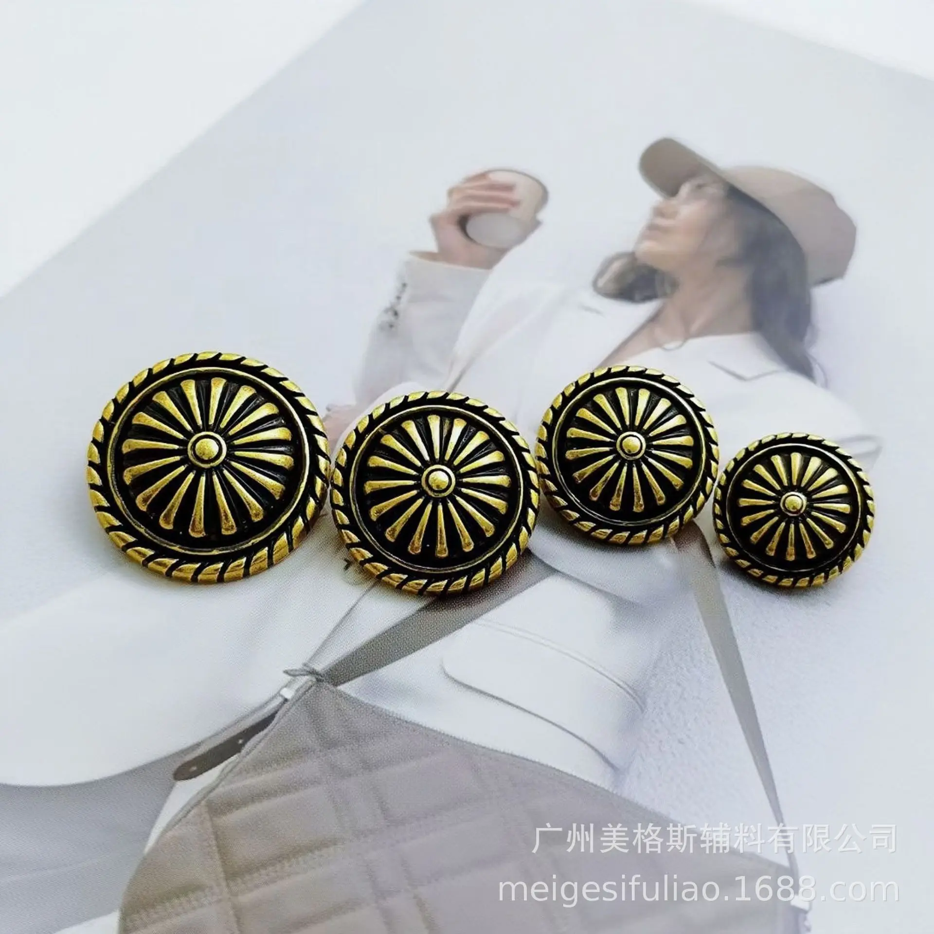 British-style Multi-star Curved Metal Buttons, Alloy Hand Sew Fasteners for Suits, Coats and Uniforms
British-style Multi-star Curved Metal Buttons, Alloy Hand Sew Fasteners for Suits, Coats and Uniforms