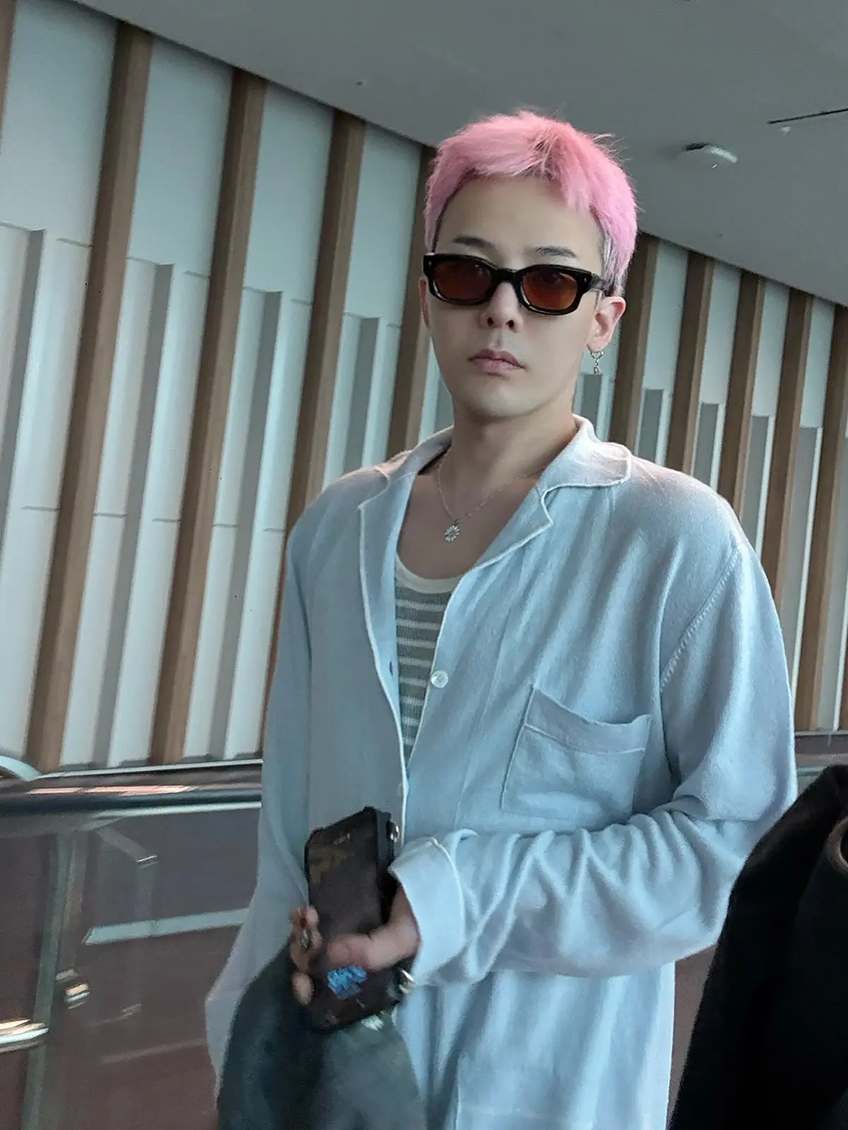 JACQUES MARIE MAGE G-Dragon в одном стиле, классические винтажные солнцезащитные очки, квадратные ацетатные мужские и женские очки ручной работы с футляром
JACQUES MARIE MAGE G-Dragon в одном стиле, классические винтажные солнцезащитные очки, квадратные ацетатные мужские и женские очки ручной работы с футляром
