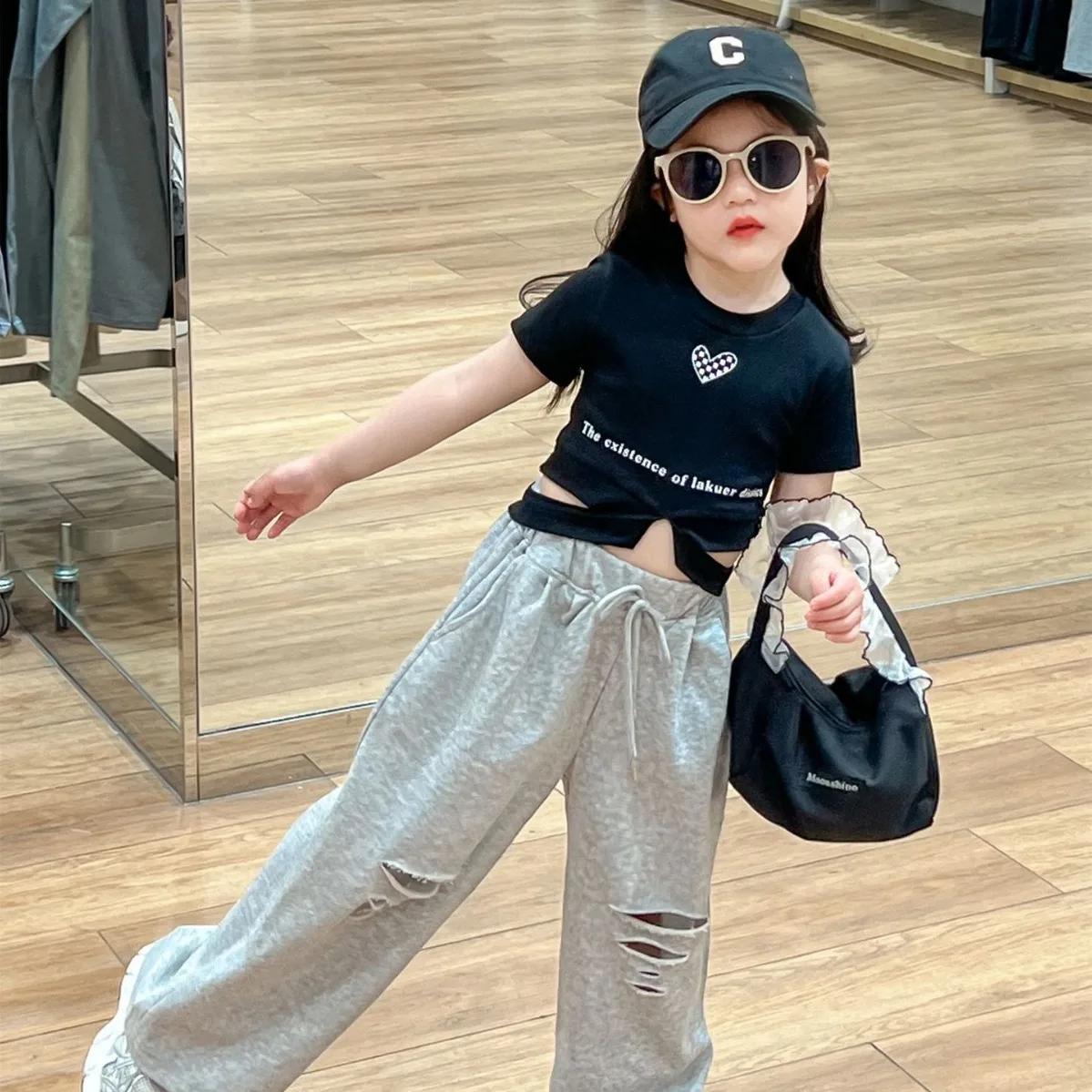 Sweatpants Summer Korean 2024 Childrens Clothing Girls Lower Back American Style T-shirt Sweet Cool Retro Style Hole Straight
Sweatpants Summer Korean 2024 Childrens Clothing Girls Lower Back American Style T-shirt Sweet Cool Retro Style Hole Straight