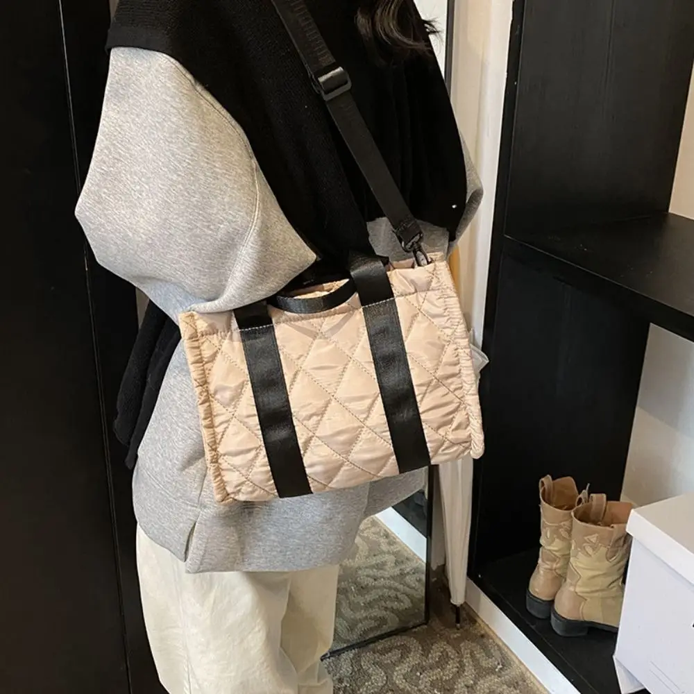 Korean Style Space Cotton Crossbody Bag Large Capacity Solid Color Korean Shoulder Bag Bucket Bag Rhombus Plaid Small Puffer Bag
Korean Style Space Cotton Crossbody Bag Large Capacity Solid Color Korean Shoulder Bag Bucket Bag Rhombus Plaid Small Puffer Bag