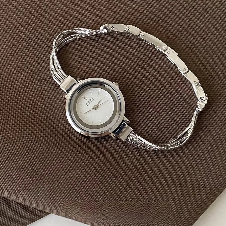Exquisite Round Dial Women'S Watch, Simple And Elegant Quartz Wristwatch, High-Quality Women'S Watch, Watch Accessory.
Exquisite Round Dial Women'S Watch, Simple And Elegant Quartz Wristwatch, High-Quality Women'S Watch, Watch Accessory.