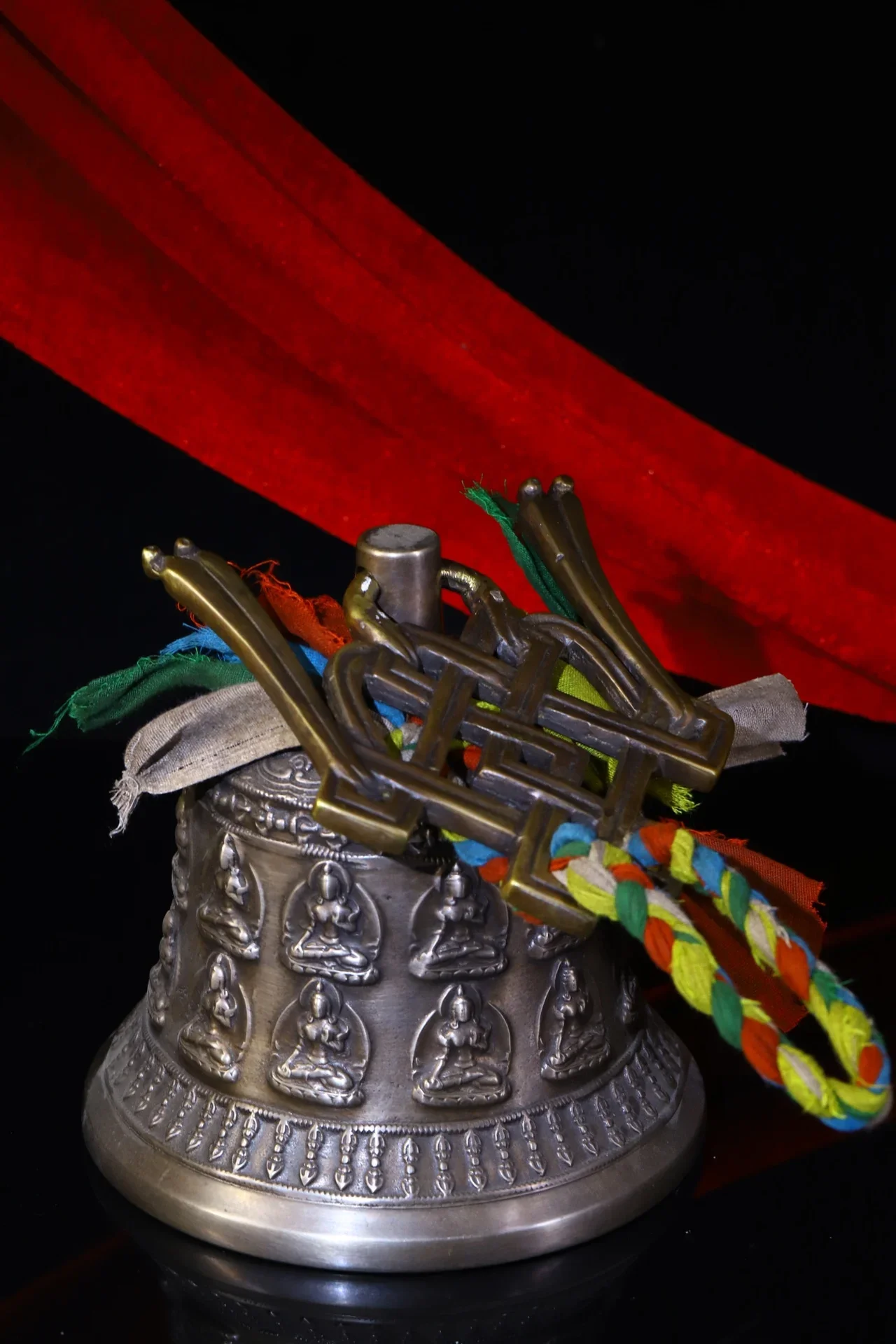 13"Old Nepalese temples Old Bronze Cinnabar Rattle Twenty-one Tara Buddha Pattern Old Ringing Bell Worship Hall Town house
13"Old Nepalese temples Old Bronze Cinnabar Rattle Twenty-one Tara Buddha Pattern Old Ringing Bell Worship Hall Town house