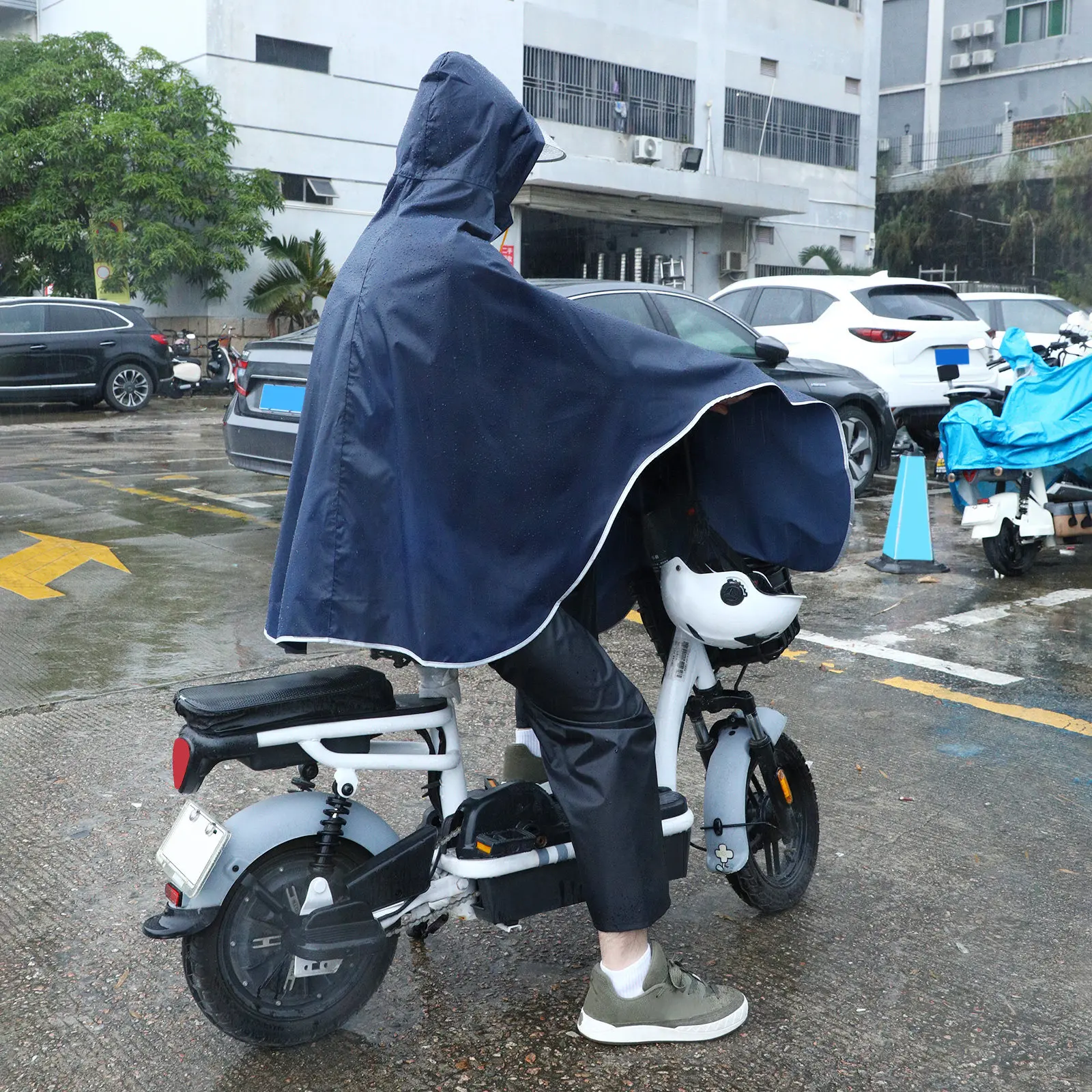 Mens Womens Cycling Bike Raincoat Short Back Lightweight Waterproof Windproof Tear-Resistant Oxford Cloth PVC Hooded Rain Cape
Mens Womens Cycling Bike Raincoat Short Back Lightweight Waterproof Windproof Tear-Resistant Oxford Cloth PVC Hooded Rain Cape