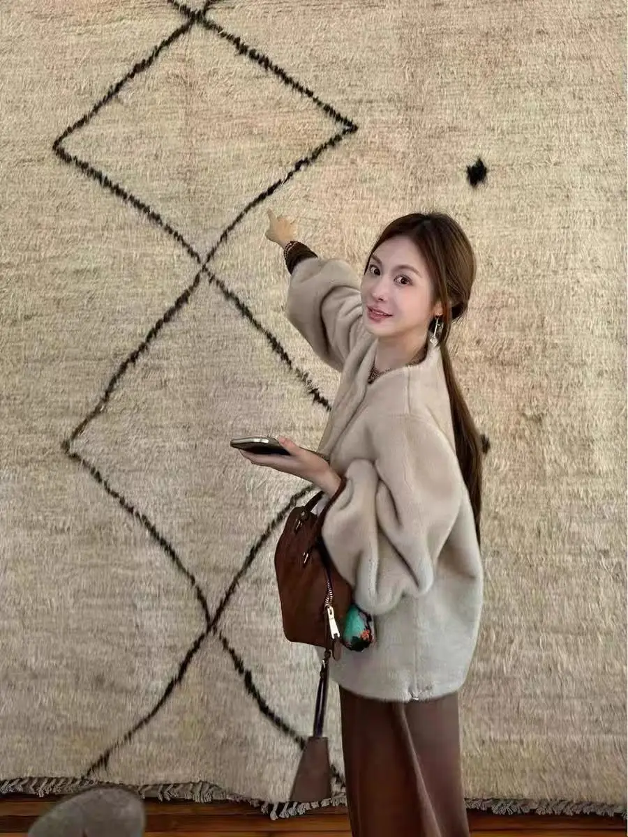 Faux Fur White Coat Coats Womens Summer Buttons Bodywarmer Round-Neck Wool Vibe Feminino Flowy Curved Soft Cinched-Waist Elastic
Faux Fur White Coat Coats Womens Summer Buttons Bodywarmer Round-Neck Wool Vibe Feminino Flowy Curved Soft Cinched-Waist Elastic