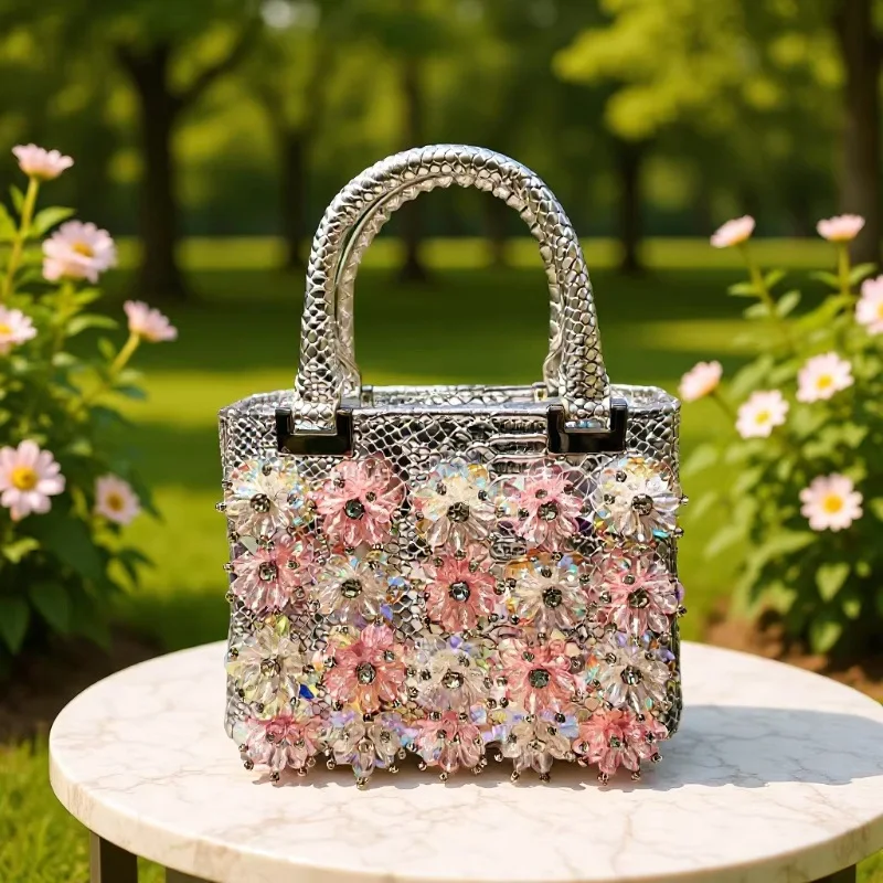 2026 New Diamond Embedded Women's Bag Summer Trendy Floral All-Match Fashionable Crossbody Handbag Small Square Bag
2026 New Diamond Embedded Women's Bag Summer Trendy Floral All-Match Fashionable Crossbody Handbag Small Square Bag