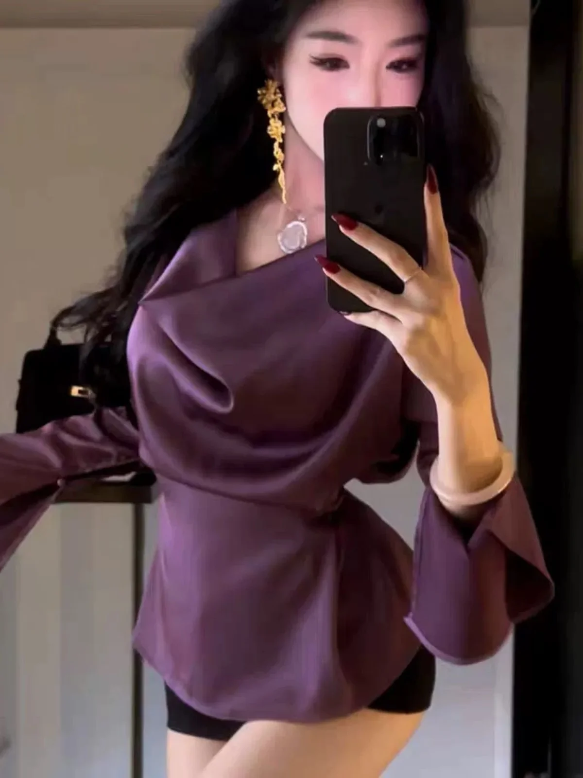 Ele Satin Long Sve irt Women's Loose Waist Cinched V-Ne French Sle Spring New Loose Fit Belted Top
Ele Satin Long Sve irt Women's Loose Waist Cinched V-Ne French Sle Spring New Loose Fit Belted Top