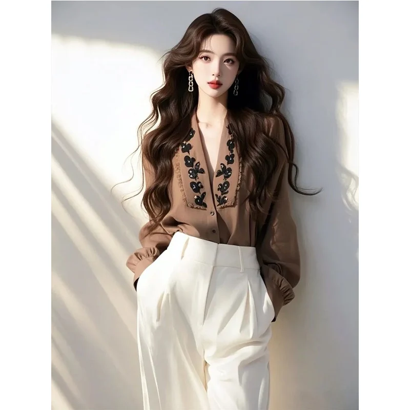 2025 Autumn New Simplicity Elegant Embroidered Flares Turn-down Collar Blouse Ladies Fashionable Solid Color Long Sleeve Shirts
2025 Autumn New Simplicity Elegant Embroidered Flares Turn-down Collar Blouse Ladies Fashionable Solid Color Long Sleeve Shirts