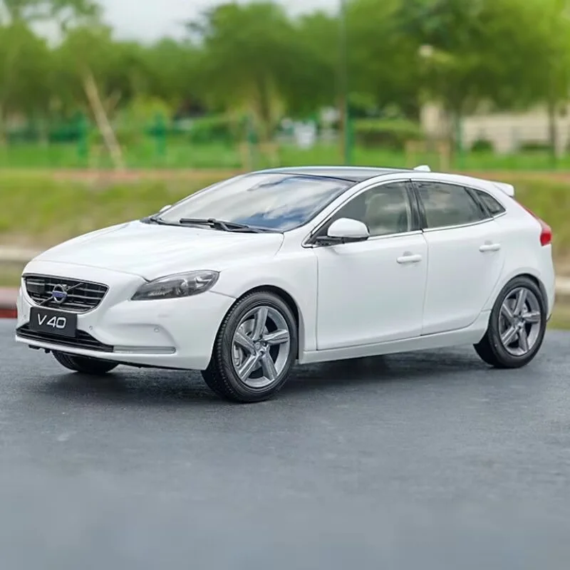 1:18 Volvos V40 SUV Alloy Station Wagon Car Model Diecast Metal Vehicles Car Model High Simulation Childrens Toy Gift Decoration
1:18 Volvos V40 SUV Alloy Station Wagon Car Model Diecast Metal Vehicles Car Model High Simulation Childrens Toy Gift Decoration