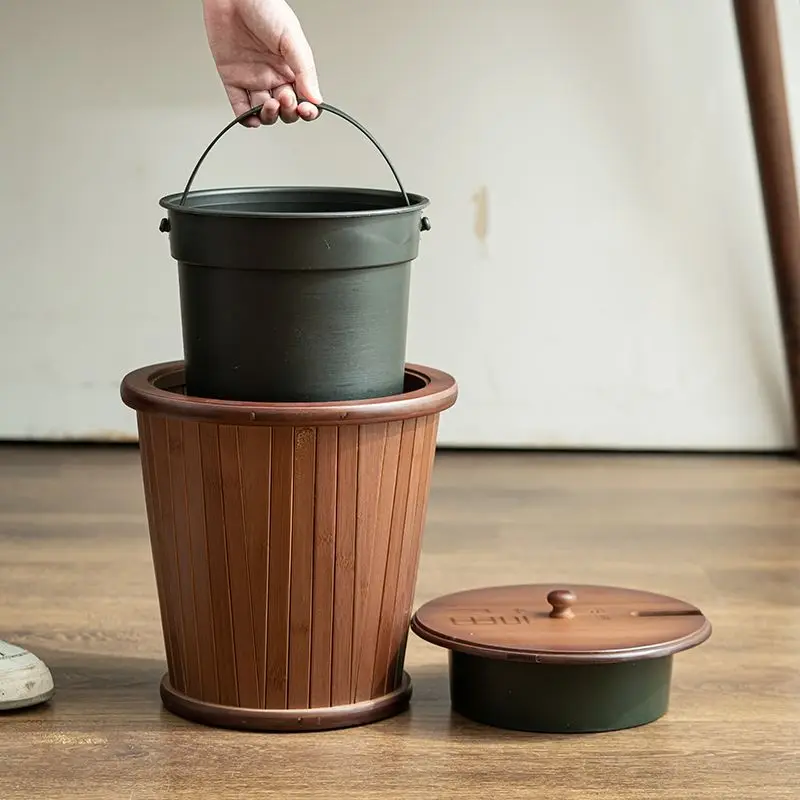 W27xH29cm Bamboo Tea Canister Tea Stand Trash Can Kung Fu Tea Set Accessories Tea Leaves Strainer with Drain Pipe Home Gift
W27xH29cm Bamboo Tea Canister Tea Stand Trash Can Kung Fu Tea Set Accessories Tea Leaves Strainer with Drain Pipe Home Gift