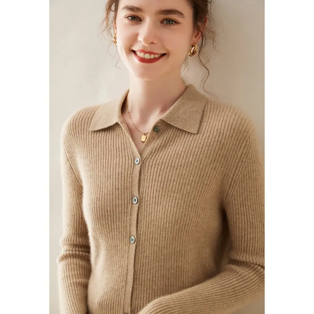 Elegant Cashmere Cardigan Women's Slim-fit Polo Collar Knitted Sweater Coat Jacket for Autumn Winter
Elegant Cashmere Cardigan Women's Slim-fit Polo Collar Knitted Sweater Coat Jacket for Autumn Winter