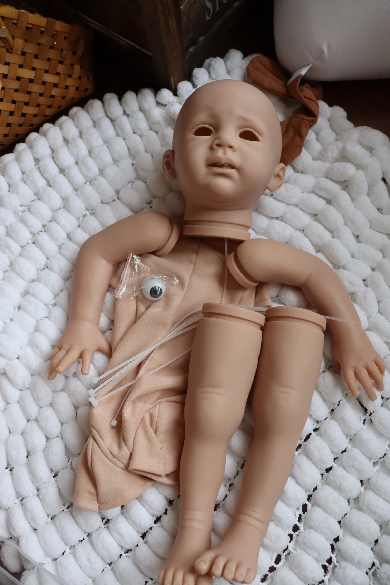St.Store, длинные стоячие ножки, 25-дюймовый комплект Reborn Baby Kit Fritzi со специальным корпусом и сертификостью
St.Store, длинные стоячие ножки, 25-дюймовый комплект Reborn Baby Kit Fritzi со специальным корпусом и сертификостью