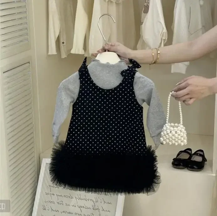 Girls Dress 2024 Autumn Winter New Baby Fashion Polka Princess Skirt Grey Bottom Two Piece Set
Girls Dress 2024 Autumn Winter New Baby Fashion Polka Princess Skirt Grey Bottom Two Piece Set