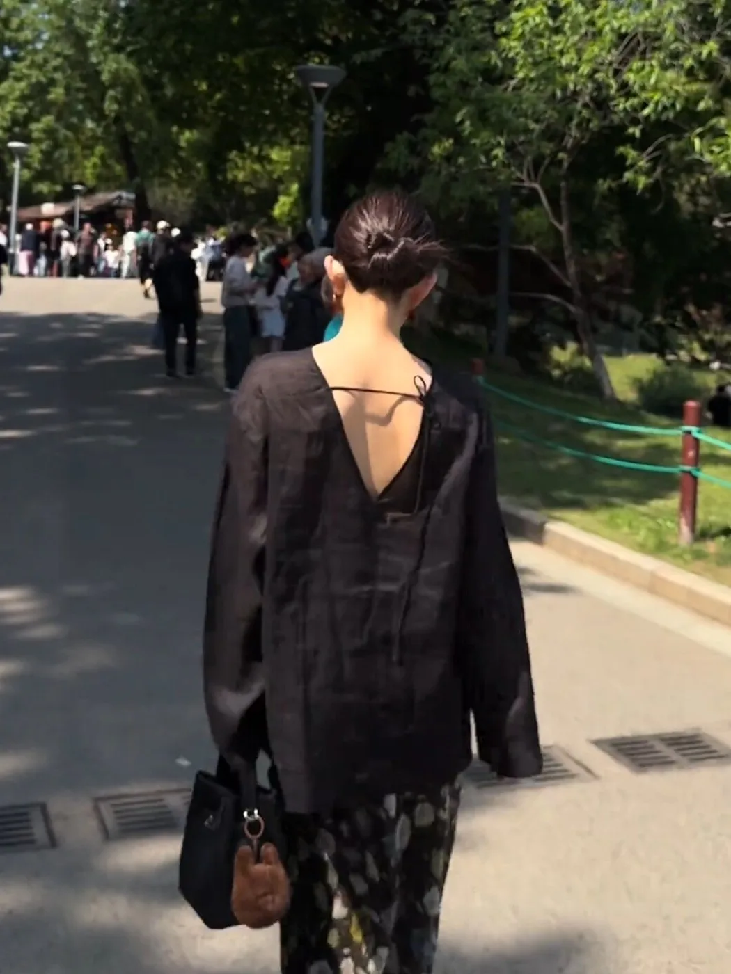 Backless Loose Fit Summer Shirt Women's Casual Style Thin Material Slimming Effect Sun Protection Long Sleeve Casual Shirt
Backless Loose Fit Summer Shirt Women's Casual Style Thin Material Slimming Effect Sun Protection Long Sleeve Casual Shirt