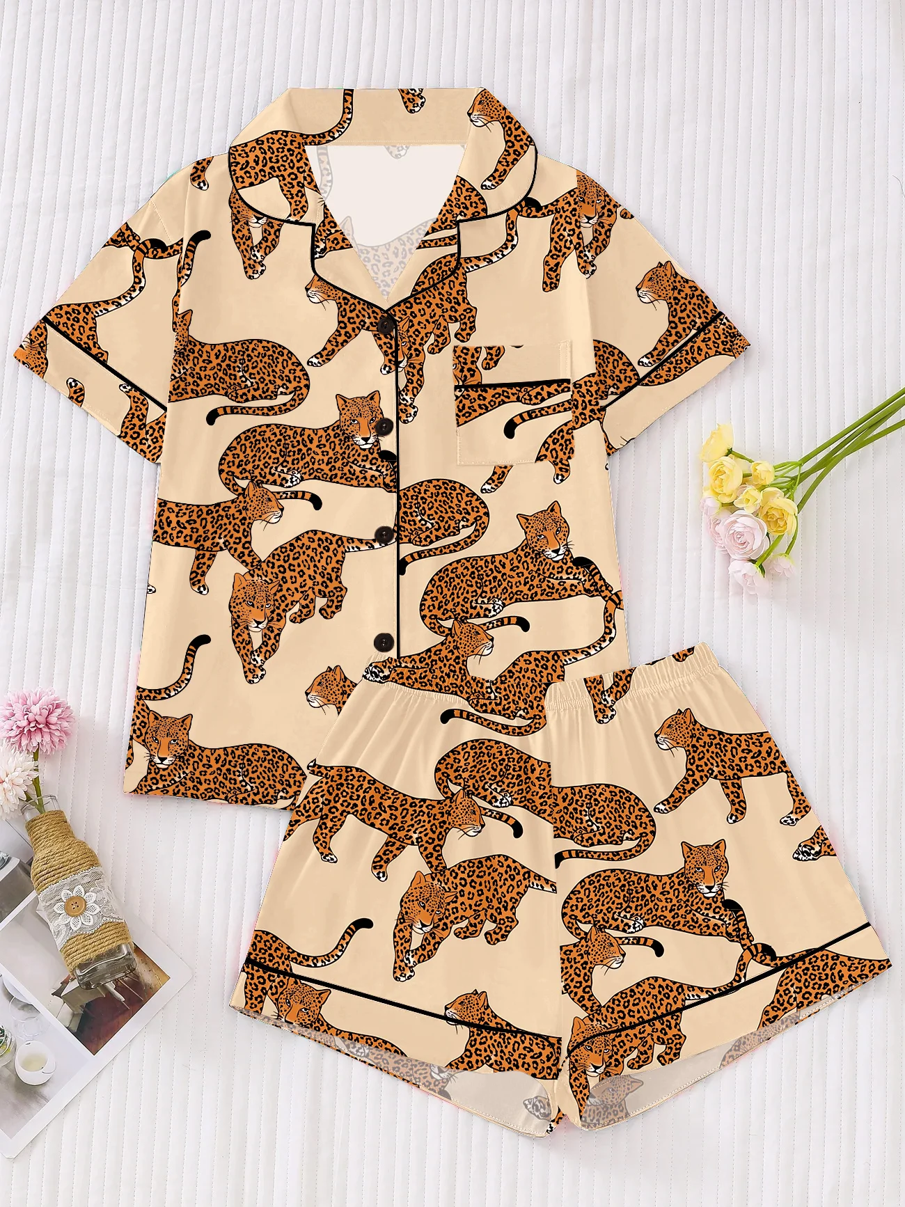 Женские пижамы стандартного размера из двух частей на весну и лето, модный животный принт, удобные топы с завязками с короткими рукавами и матовые
Женские пижамы стандартного размера из двух частей на весну и лето, модный животный принт, удобные топы с завязками с короткими рукавами и матовые