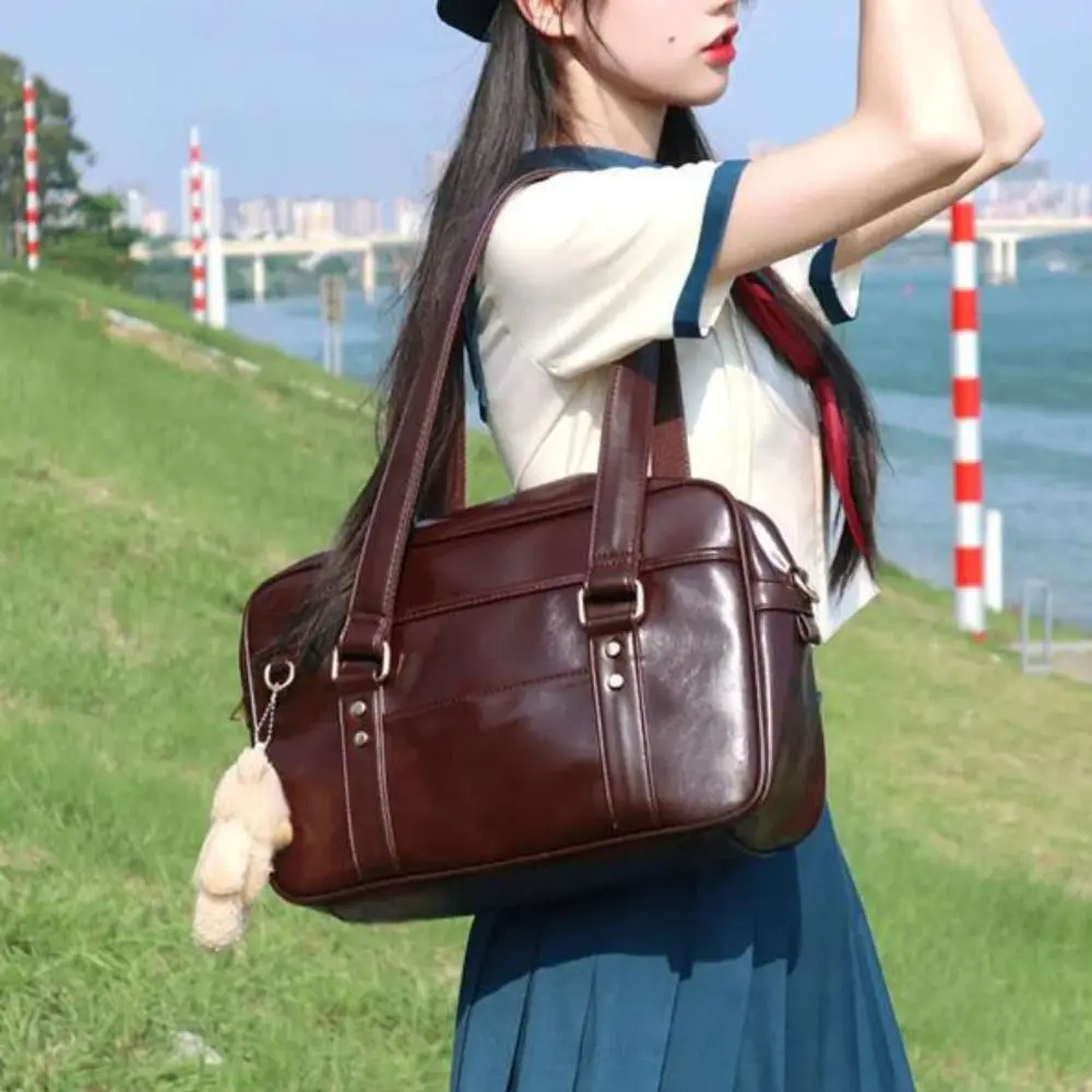 PU Leather JK Uniform Bag Shoulder Bag Retro Handbag PU Leather Itabag Large Capacity Solid Color Preppy Style Shoulder Bag
PU Leather JK Uniform Bag Shoulder Bag Retro Handbag PU Leather Itabag Large Capacity Solid Color Preppy Style Shoulder Bag