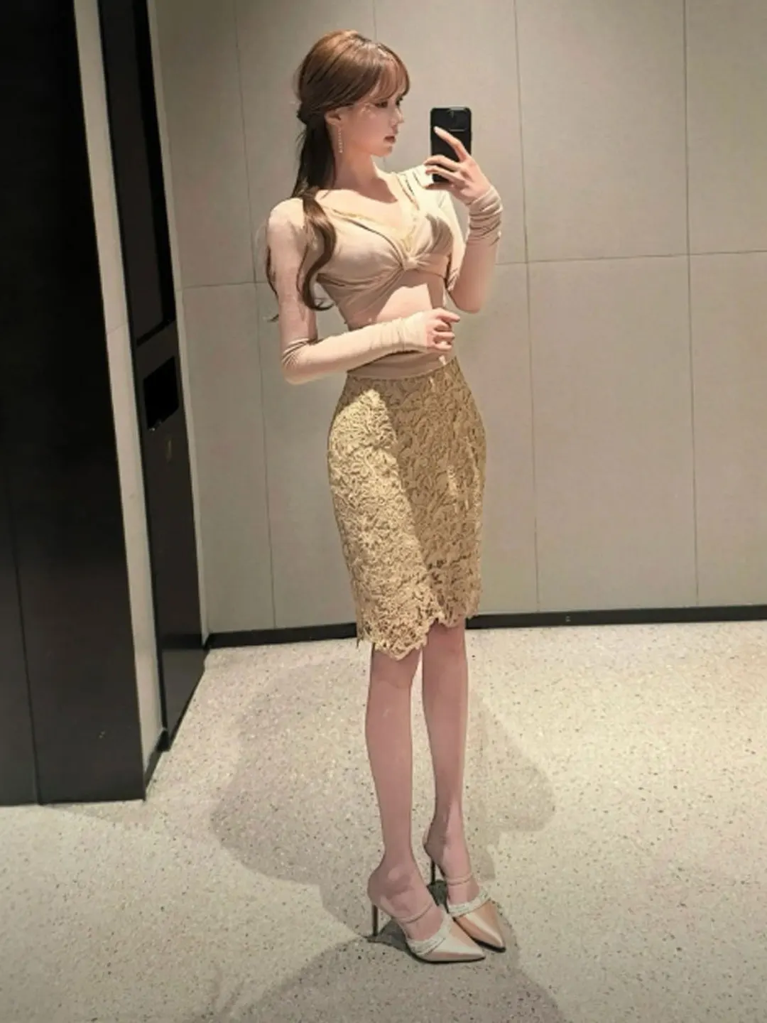 Pure Desire Unique Beautiful V-neck Lace Half Skirt Two-piece Set Complete Spring 2026 Fashion Women's Comfortable Mid-length
Pure Desire Unique Beautiful V-neck Lace Half Skirt Two-piece Set Complete Spring 2026 Fashion Women's Comfortable Mid-length