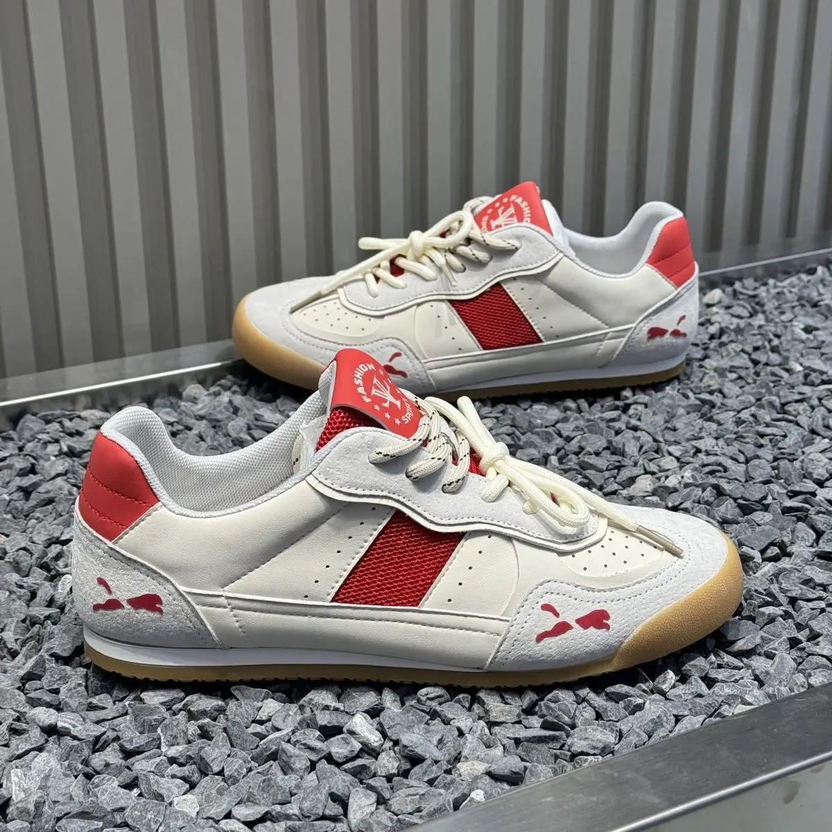 Кожаная повседневная обувь, мужские кроссовки, уличные дышащие мужские прогулочные легкие удобные белые кроссовки, спортивная обувь для тенниса 
Кожаная повседневная обувь, мужские кроссовки, уличные дышащие мужские прогулочные легкие удобные белые кроссовки, спортивная обувь для тенниса