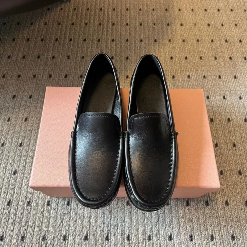 Лоферы из воловьей кожи с круглым носком и неглубоким носком, дышащая обувь для ленивых, универсальная верхняя одежда во французском консервативном стиле, высокое качество
Лоферы из воловьей кожи с круглым носком и неглубоким носком, дышащая обувь для ленивых, универсальная верхняя одежда во французском консервативном стиле, высокое качество