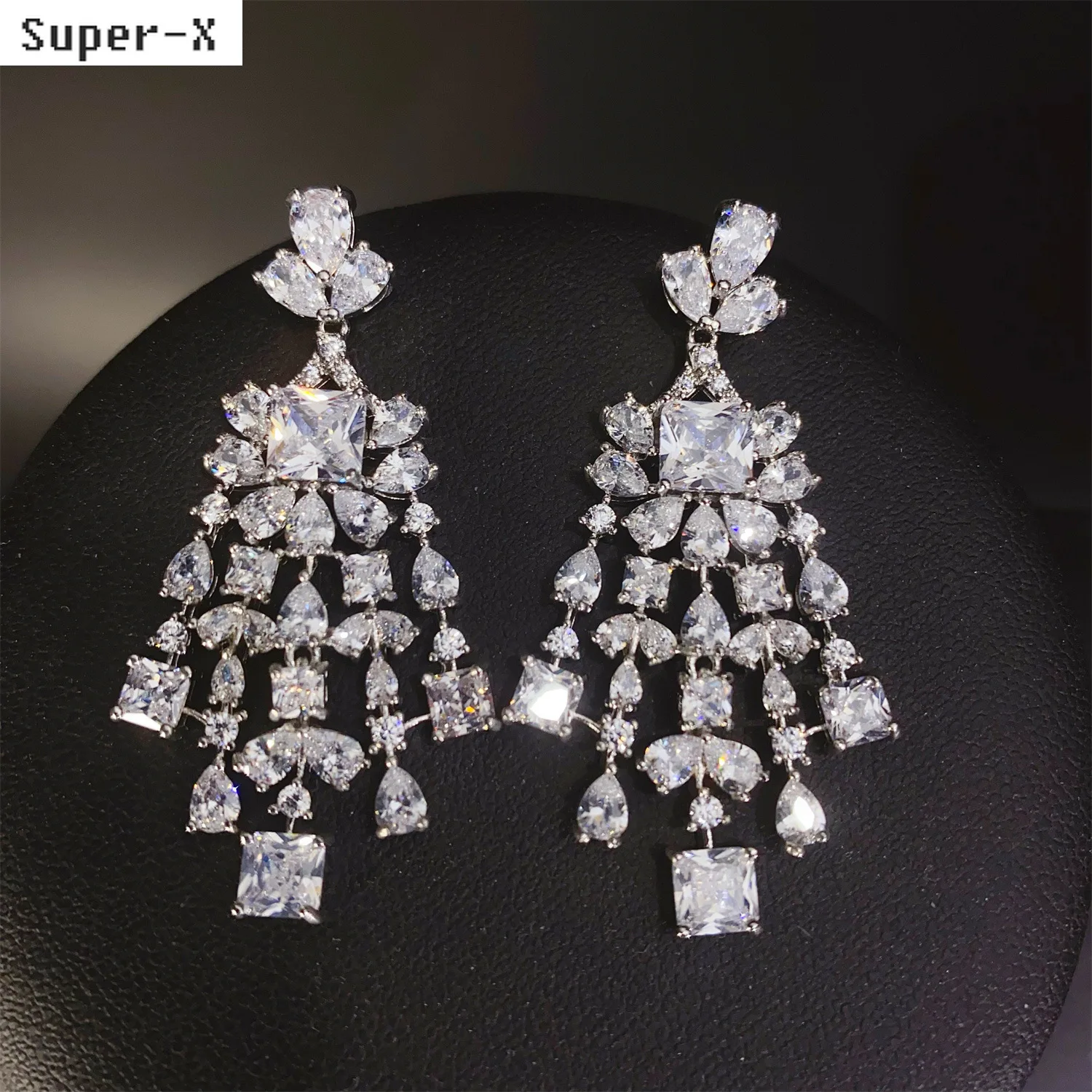 shiny white zircon earrings wedding bride luxury jewelry vintage water drop pendant earrings women anniversary gift
shiny white zircon earrings wedding bride luxury jewelry vintage water drop pendant earrings women anniversary gift