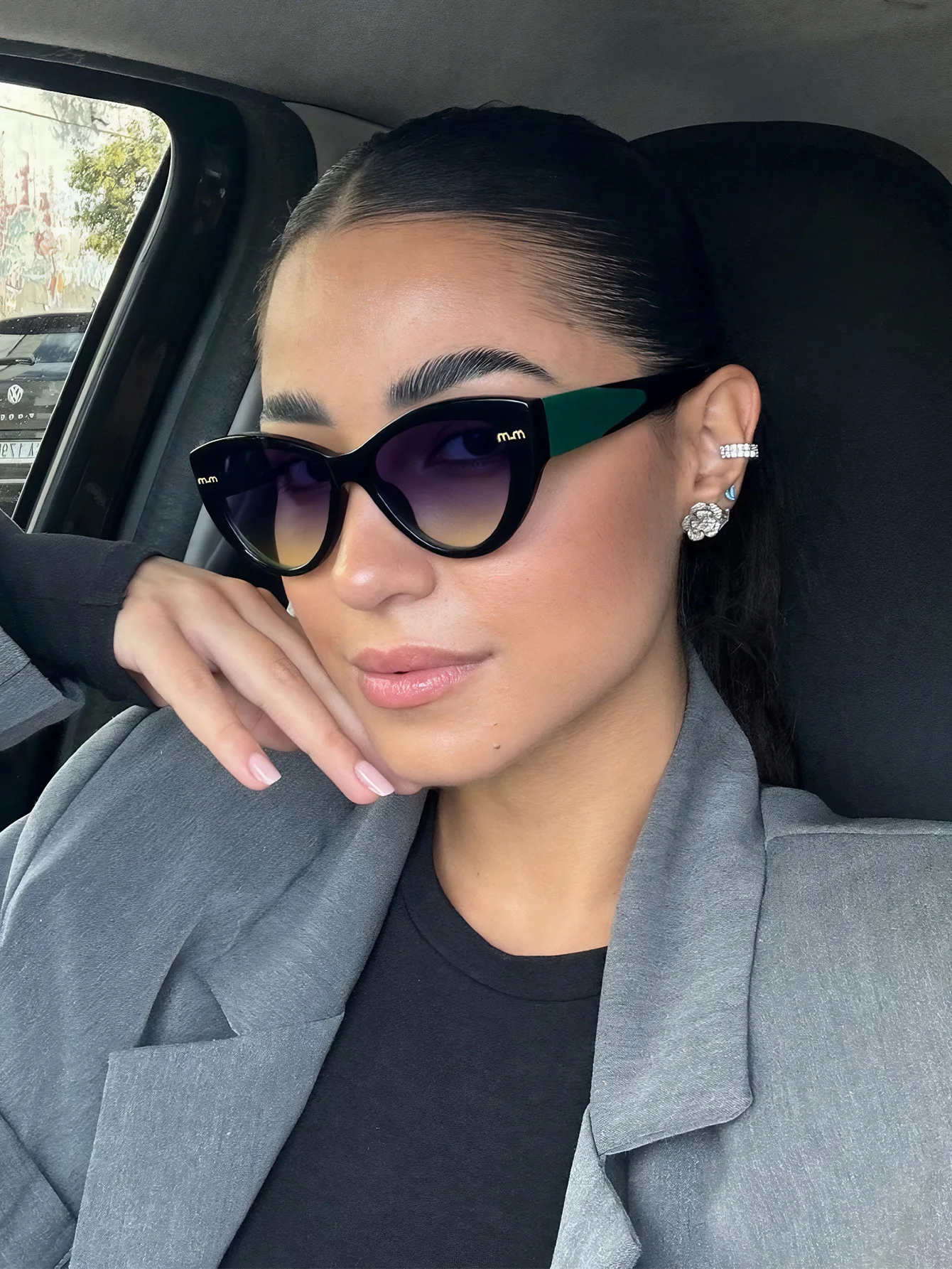 Luxury Brand Fashion Sunglasses For Women And Men European and American Stylish Square Designer Glasses Unisex Eyewear UV400
Luxury Brand Fashion Sunglasses For Women And Men European and American Stylish Square Designer Glasses Unisex Eyewear UV400