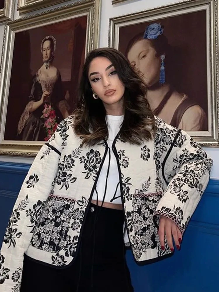2024 Women Fashion Print Quilted Jacket Woman Retro V Neck Tie Winter Warm Padded Jacket Female Chic Reversible Jacket Chic Tops
2024 Women Fashion Print Quilted Jacket Woman Retro V Neck Tie Winter Warm Padded Jacket Female Chic Reversible Jacket Chic Tops
