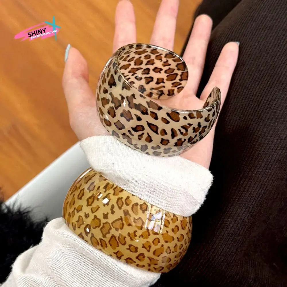 Europe American Style Wide Open Bangle Fashionable Temperament Resin Bangle Jewelry Accessories Exaggerated Bracelet Decoration
Europe American Style Wide Open Bangle Fashionable Temperament Resin Bangle Jewelry Accessories Exaggerated Bracelet Decoration