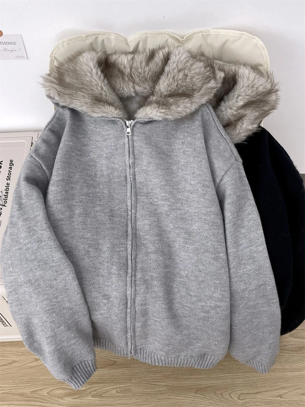 Trendy Brand Men's Knitted Fleece Lined Loose Thickened Winter Sweatshirt Casual Style Zipper Closure Hooded Cotton Jacket
Trendy Brand Men's Knitted Fleece Lined Loose Thickened Winter Sweatshirt Casual Style Zipper Closure Hooded Cotton Jacket