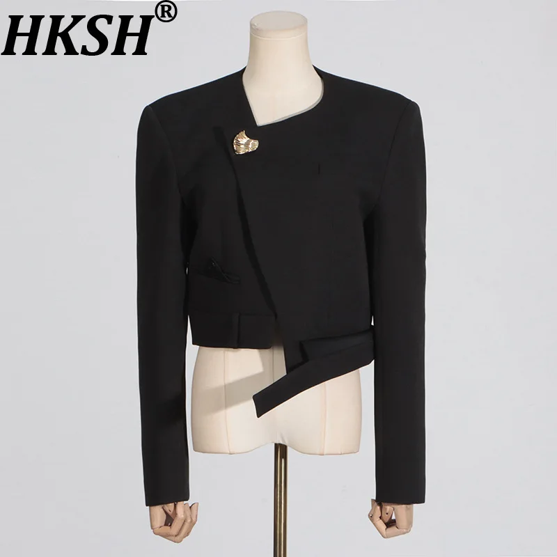 HKSH Осенний новый женский пиджак Tide, однотонный асимметричный дизайн, на одной пуговице, высококачественное элегантное модное шикарное короткое пальто HK10213
HKSH Осенний новый женский пиджак Tide, однотонный асимметричный дизайн, на одной пуговице, высококачественное элегантное модное шикарное короткое пальто HK10213