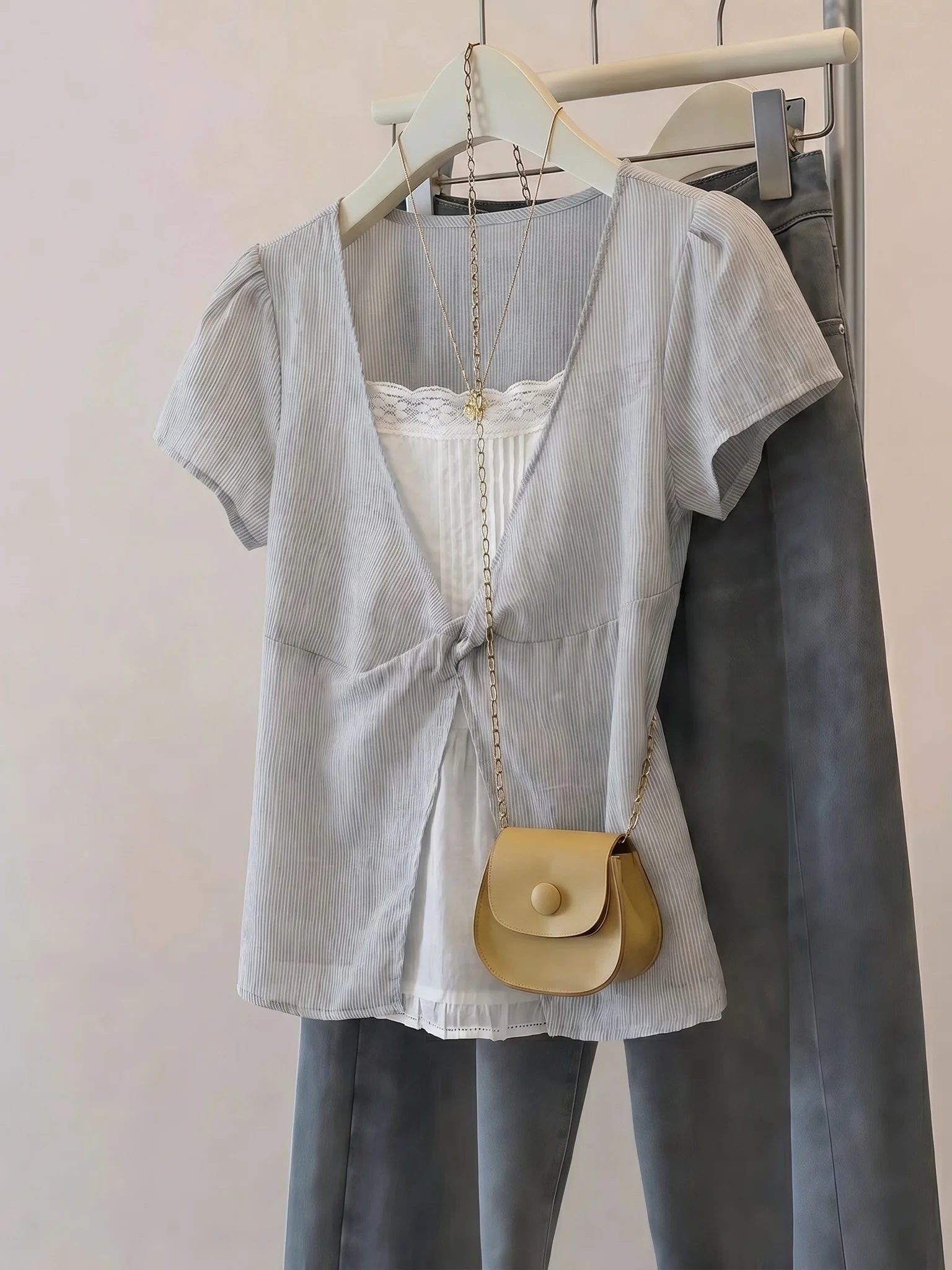 Summer New Style Women's Short Sleeve Shirt Loose Fit Commute Fashion Korean Version Big Size Micro Plump MM Anti-Aging Top
Summer New Style Women's Short Sleeve Shirt Loose Fit Commute Fashion Korean Version Big Size Micro Plump MM Anti-Aging Top