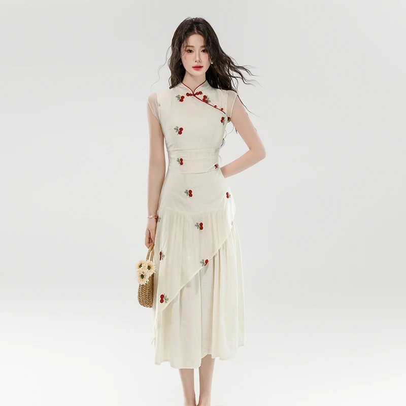 Fashion Stitching Short-sleeved Dress 2025 Summer Women's New Chinese Style Embroidery Dress Qipao Sexy
Fashion Stitching Short-sleeved Dress 2025 Summer Women's New Chinese Style Embroidery Dress Qipao Sexy
