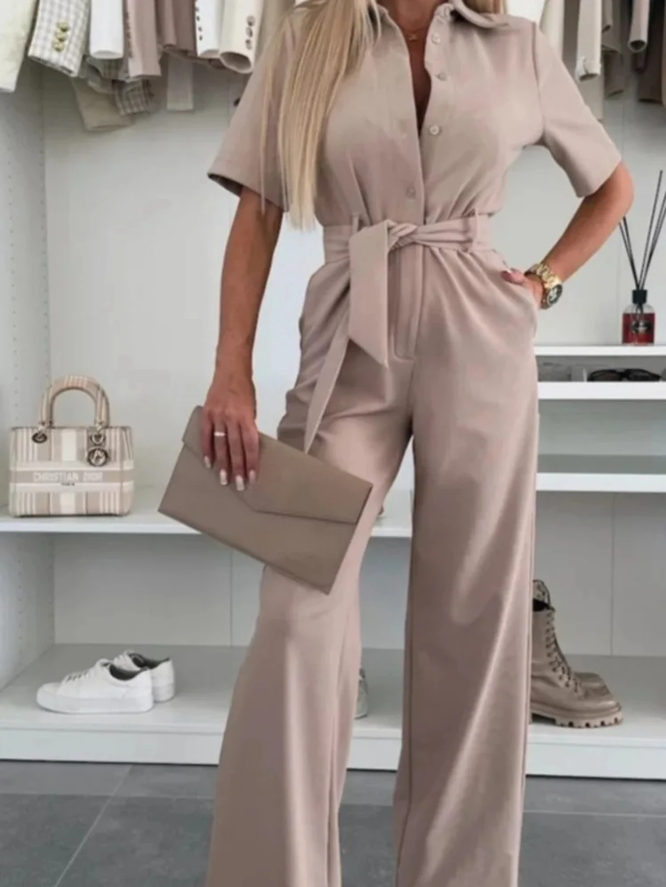 Женский комбинезон с воротником-рубашкой, короткими рукавами и завязками, для офиса, модный, простой, однотонный
Женский комбинезон с воротником-рубашкой, короткими рукавами и завязками, для офиса, модный, простой, однотонный