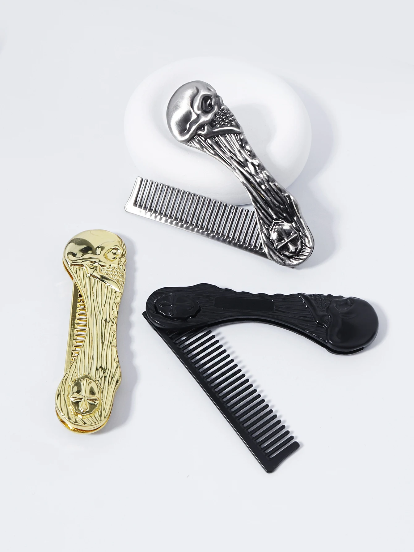 Men's retro beard comb,with carved metal skull patterns,used for daily hair and beard combing,gifts,special for real hair wigs
Men's retro beard comb,with carved metal skull patterns,used for daily hair and beard combing,gifts,special for real hair wigs
