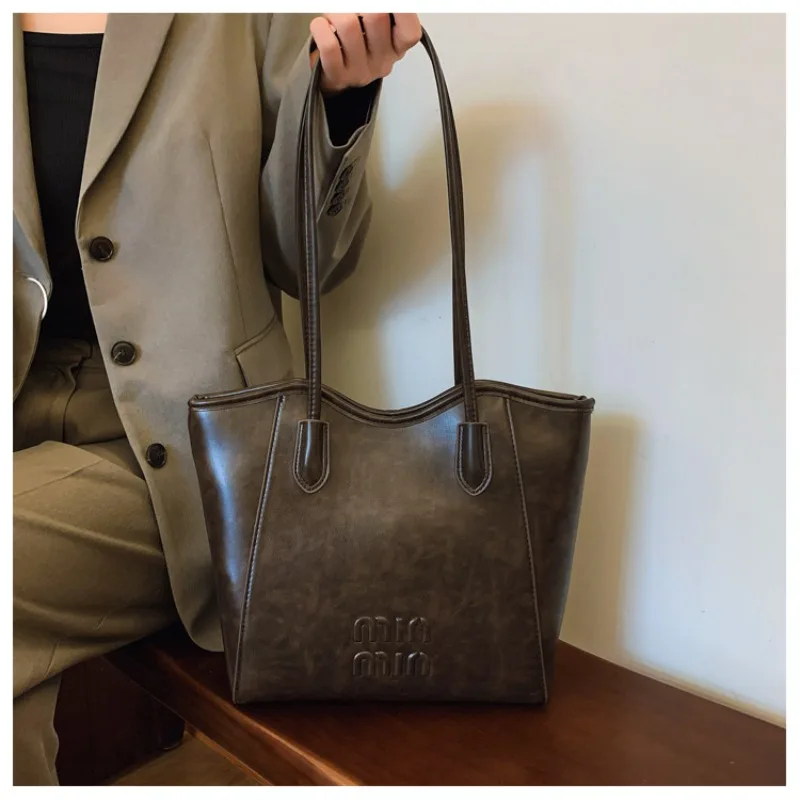 Large Capacity Retro Casual Shoulder Bag, New Fashionable and Versatile Commuting Bag, Tote Bag, Women's Handbag, Crossbody Bag
Large Capacity Retro Casual Shoulder Bag, New Fashionable and Versatile Commuting Bag, Tote Bag, Women's Handbag, Crossbody Bag