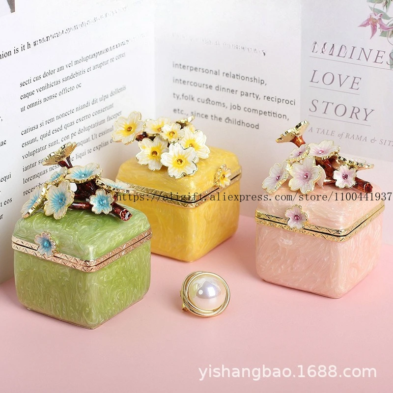 Перегородчатая эмалированная коробка для безделушек, живописное пятно, бестселлер, металлическое ремесло, креативный держатель для колец, винтажный домашний декор, художественная деталь
Перегородчатая эмалированная коробка для безделушек, живописное пятно, бестселлер, металлическое ремесло, креативный держатель для колец, винтажный домашний декор, художественная деталь