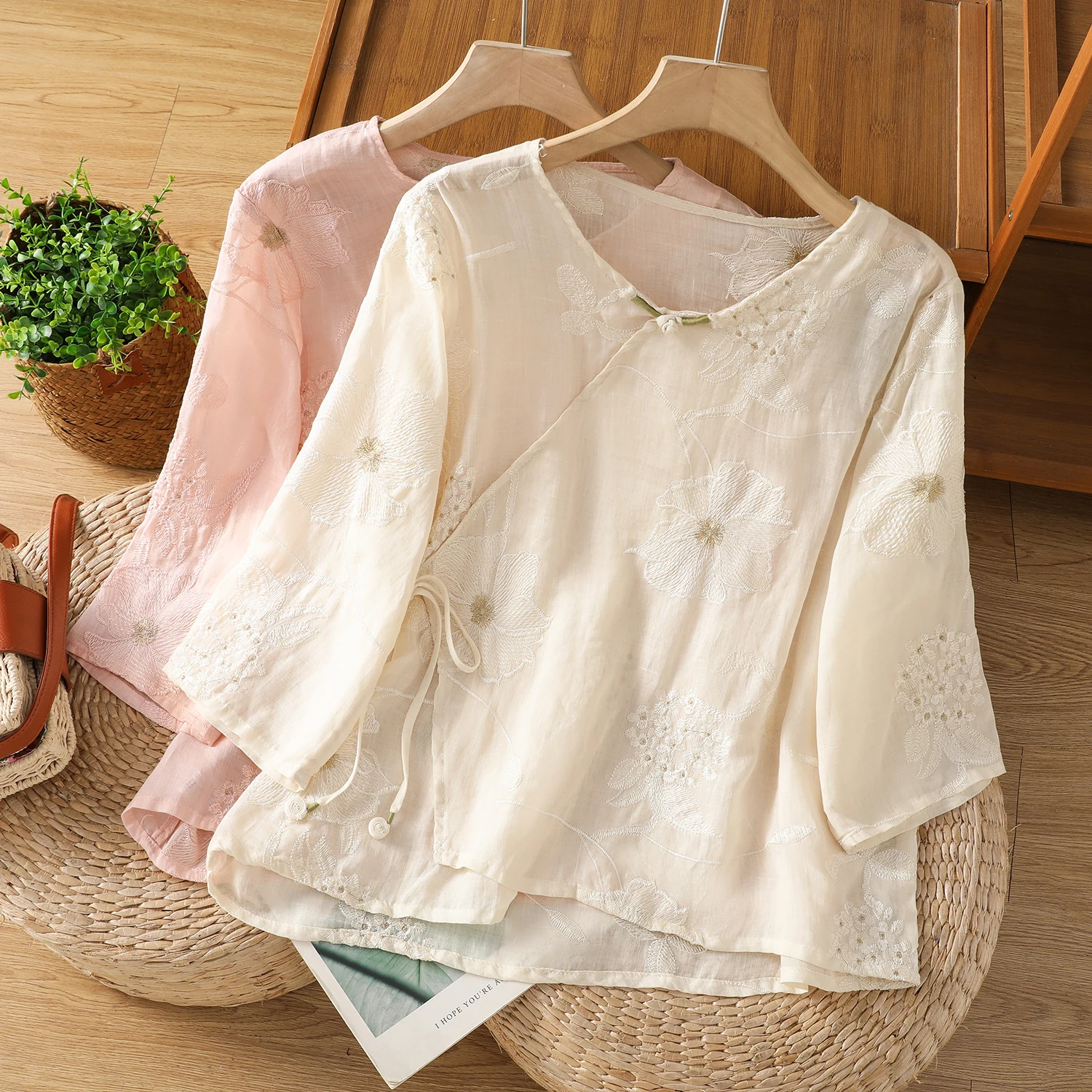 Retro Chinese Sle Embroidered Flax irt Women's Summer High Artistic Floral Thin Top Buttoned Small irt Commute Sle Sl...
Retro Chinese Sle Embroidered Flax irt Women's Summer High Artistic Floral Thin Top Buttoned Small irt Commute Sle Sl...