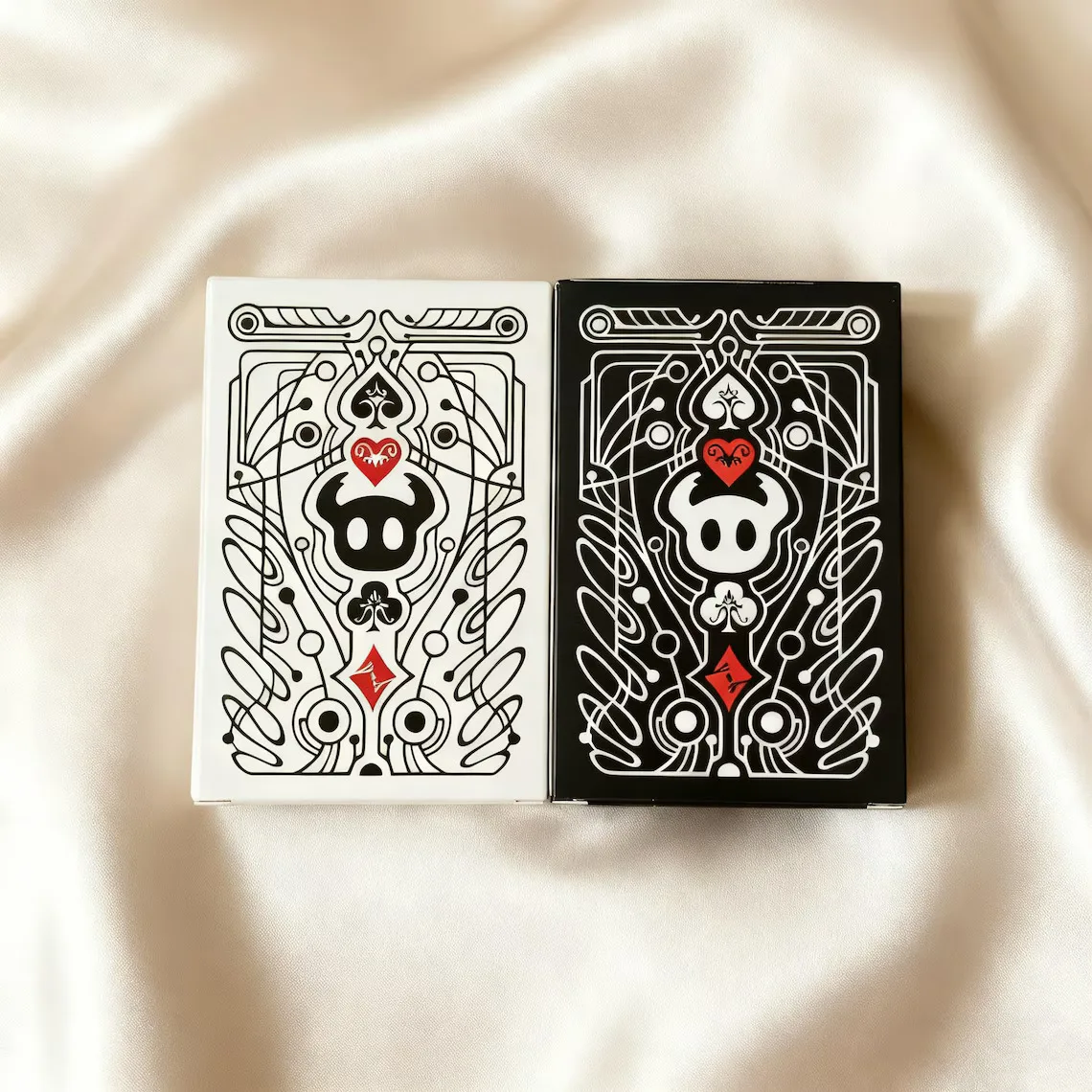 Hollow Knight Standard Poker Card Set Black and White Playing Card Game Card Group Portable Creative Party Game Toys Gift
Hollow Knight Standard Poker Card Set Black and White Playing Card Game Card Group Portable Creative Party Game Toys Gift