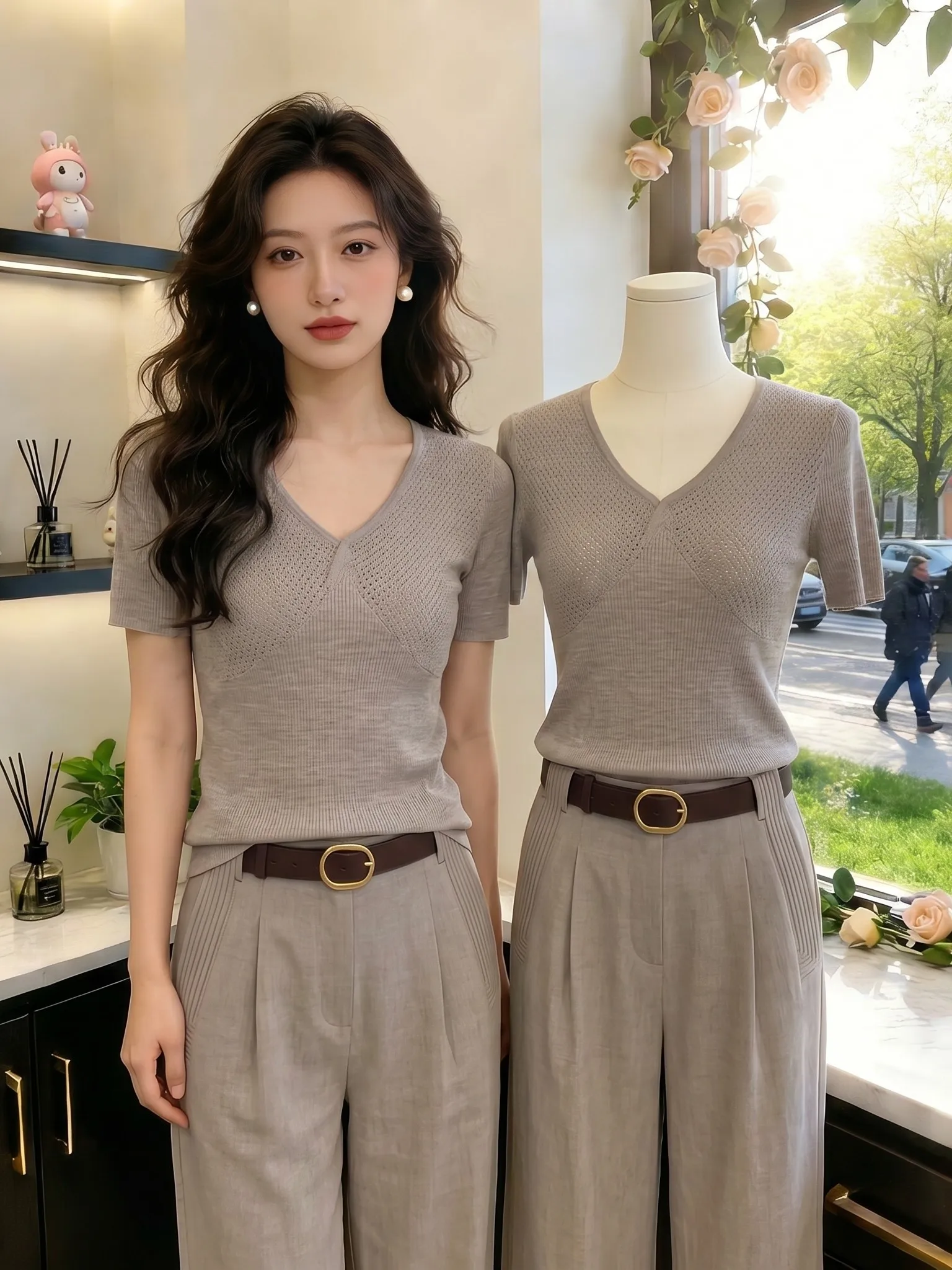 Slimming Knitted Short Sleeve V-Neck Top Women's Fashion Casual Breathable Summer T-Shirt Korean Style Regular Fit Light Weight
Slimming Knitted Short Sleeve V-Neck Top Women's Fashion Casual Breathable Summer T-Shirt Korean Style Regular Fit Light Weight